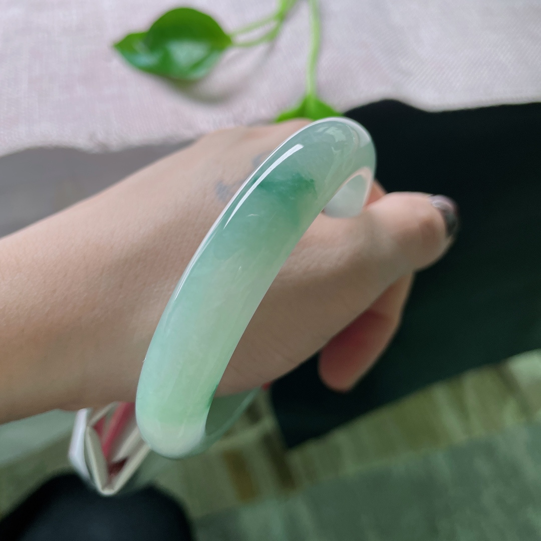 58.3/11.6/8.3飘花正圈，料子细腻，一抹飘花，飘逸灵动，ss49419a