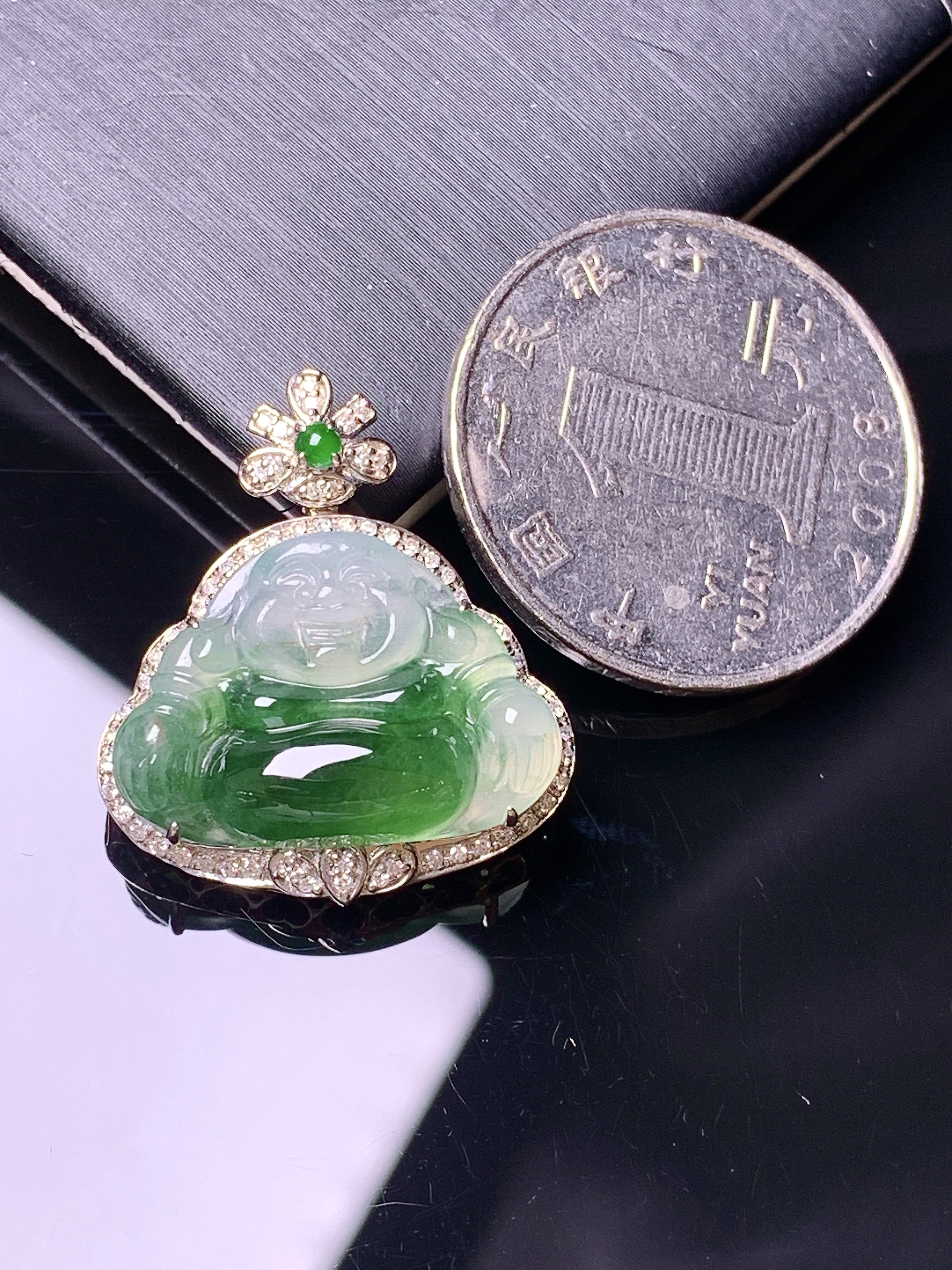 18k金钻镶嵌吊坠 玉质细腻 色泽艳丽清新 水润亮眼 整体尺寸25.3*22*8yz