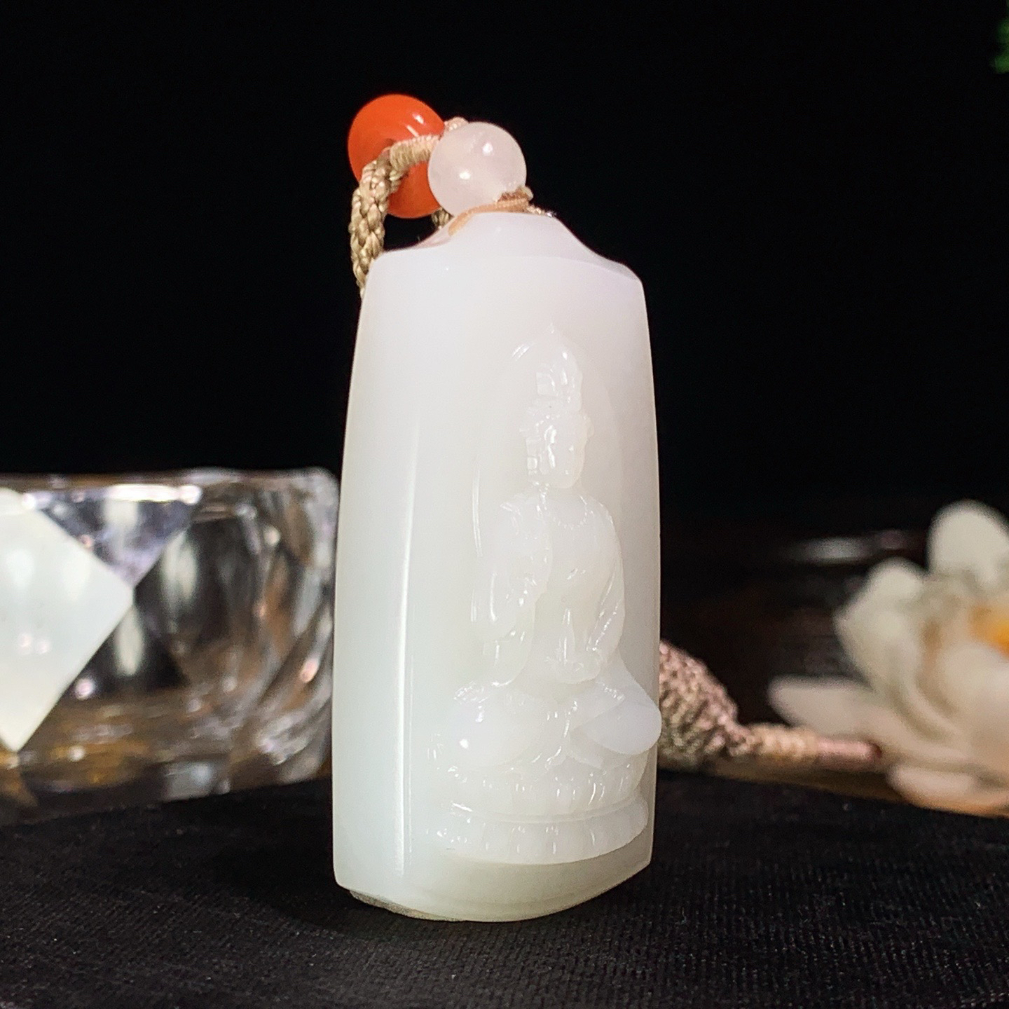 新疆和田玉白玉羊脂白坐莲观音挂件 尺寸46/22/12重28.5克 玉质细腻油润 底色纯净 脂粉好，品质好。lt260402