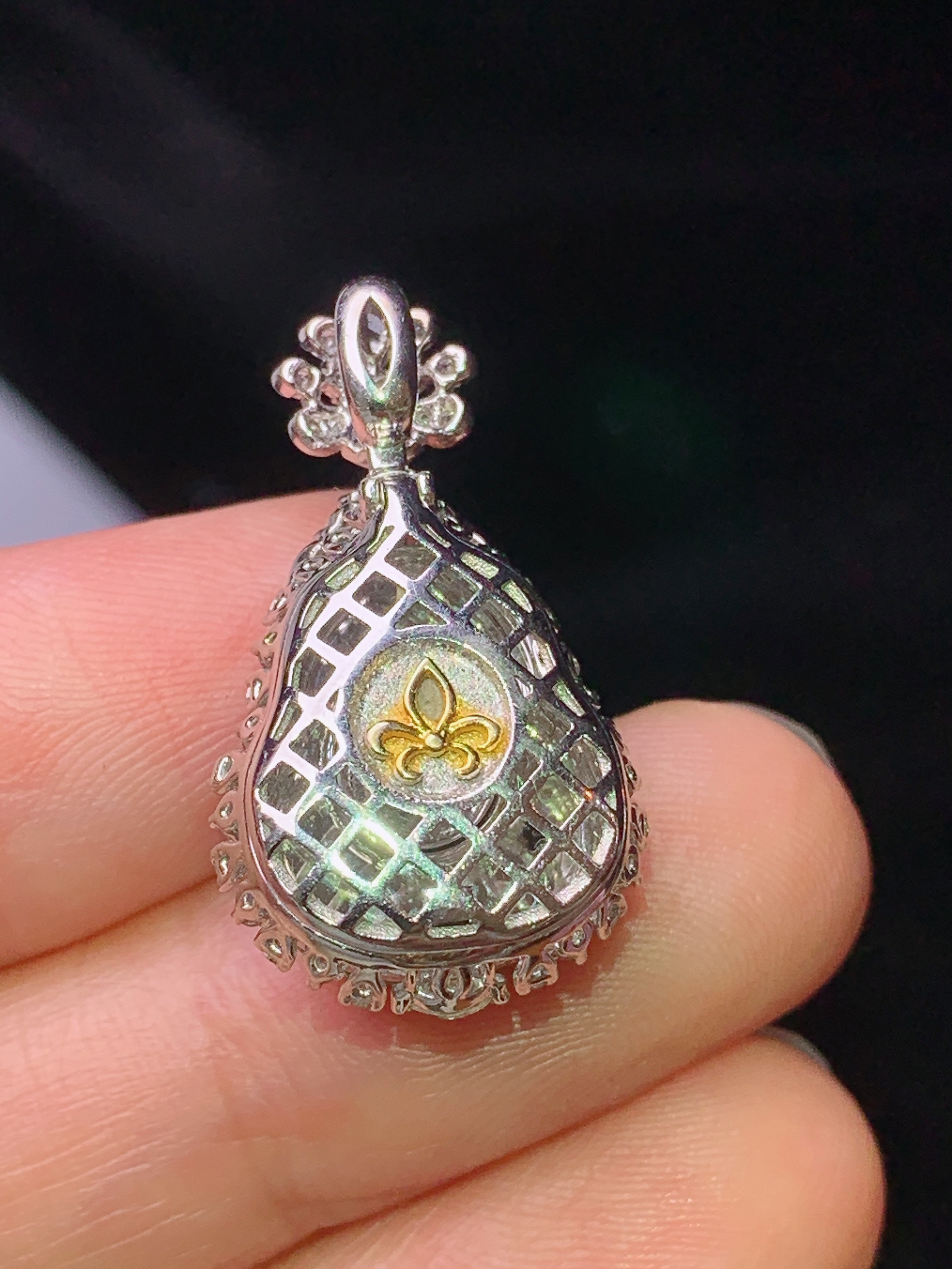 18k金钻镶嵌满绿葫芦吊坠 玉质细腻 色泽艳丽清新 水润亮眼 整体尺寸26.3*14.8*10.2j3