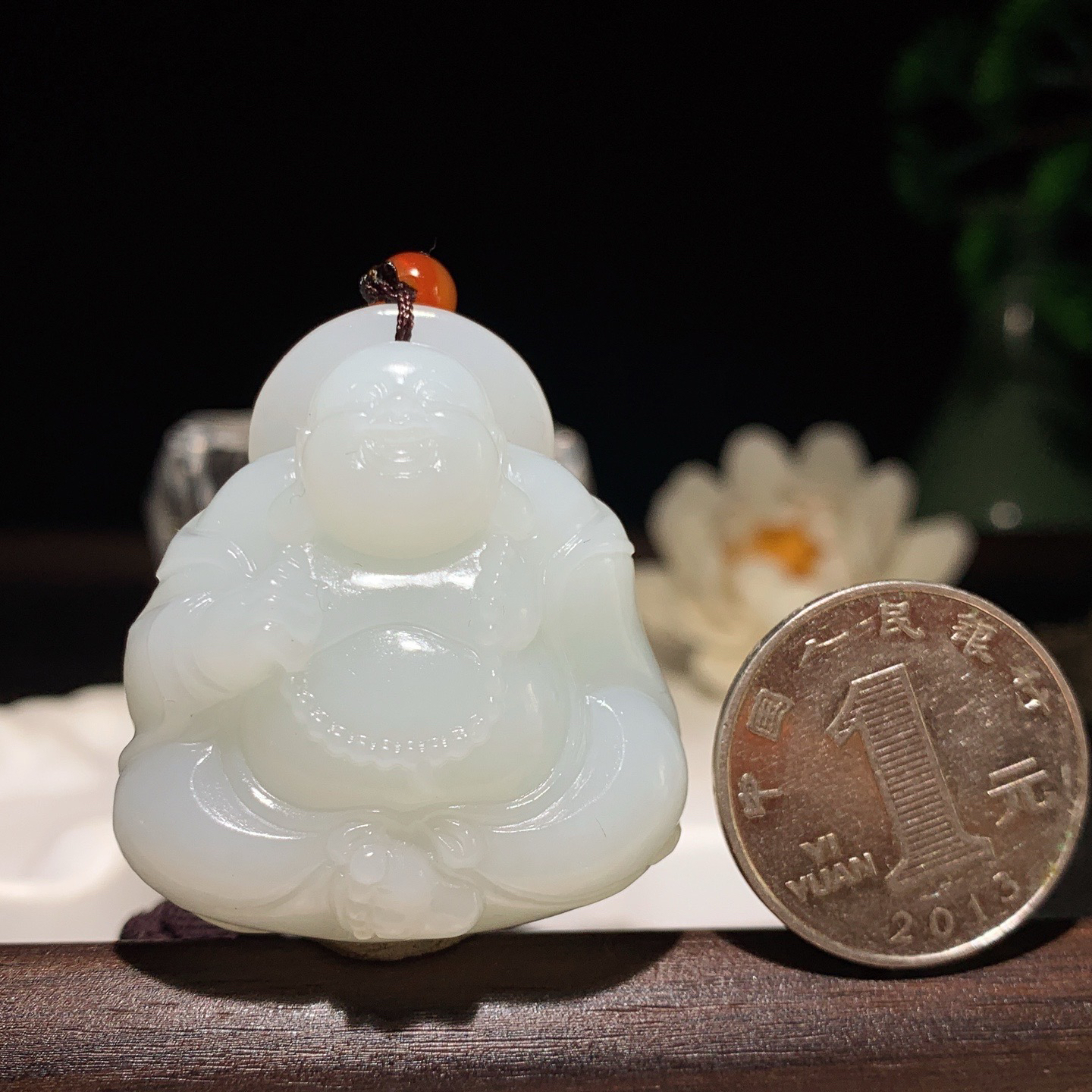 新疆和田玉白玉佛引福来挂件。尺寸41/36/17重39.5克 玉质细腻油润 底色纯净 脂粉好，品质好。lt260402