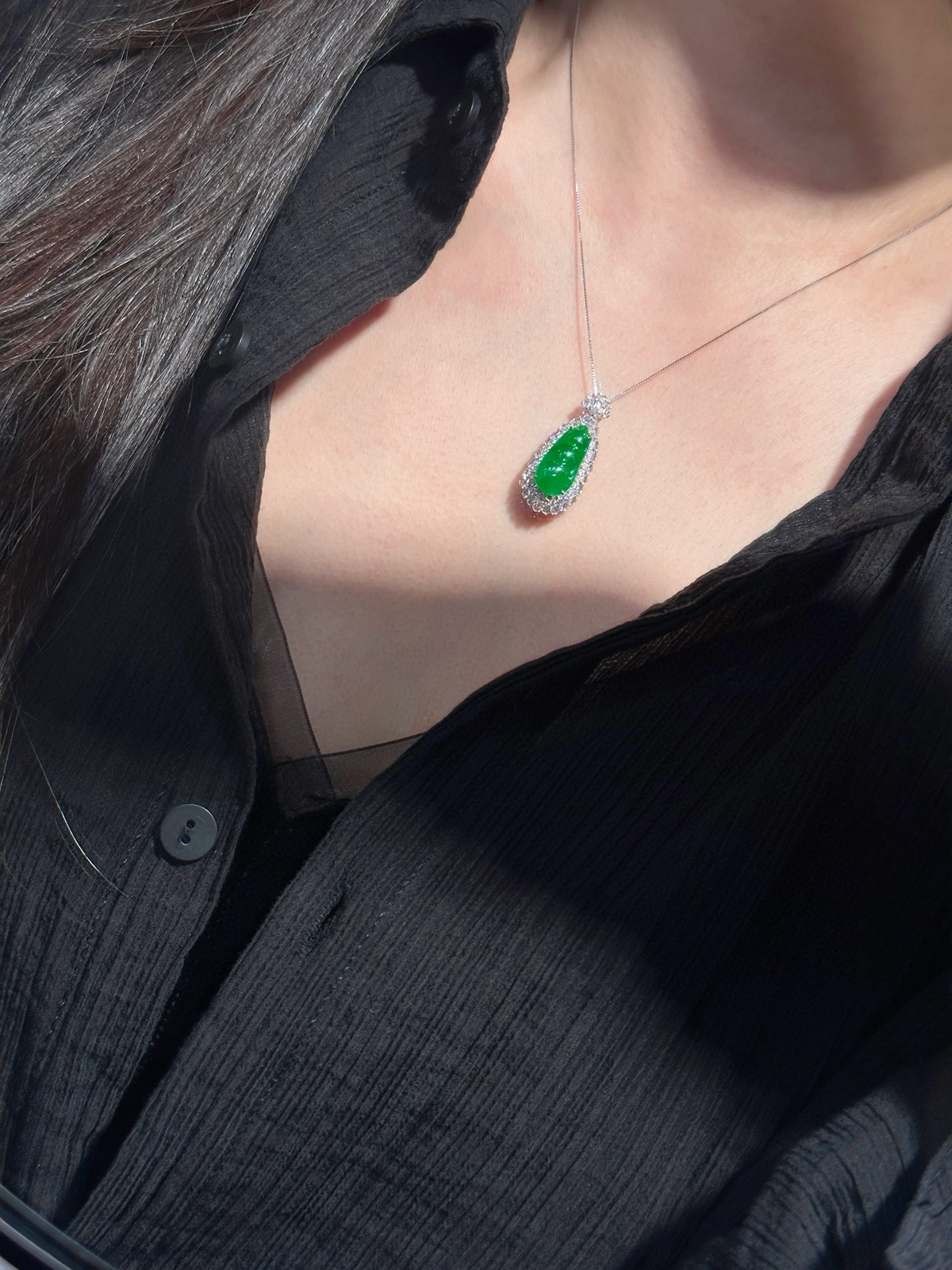 辣阳绿·福豆
18k金伴钻，种老质细，绿得浓郁，越戴越润