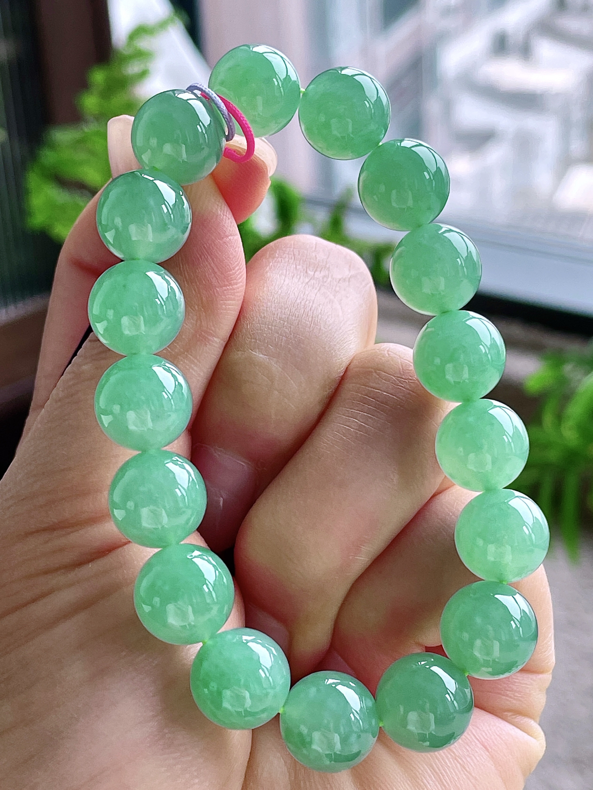 【珠子】高冰甜阳绿手串圆珠珠子手串
【说明】缅料 性价比高  
【尺寸】11.7mm