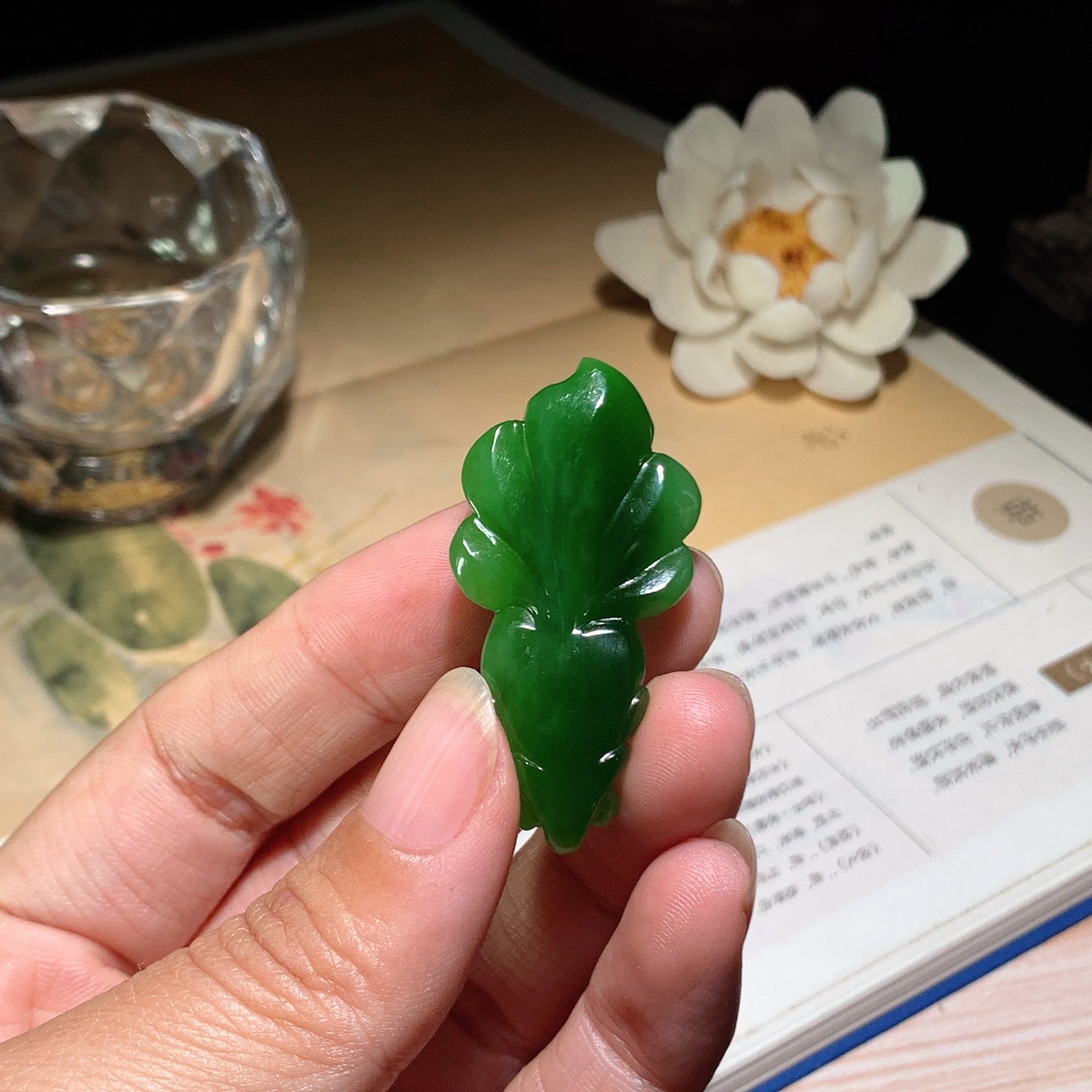 和田玉阳绿俄罗斯碧玉金玉满堂金鱼挂件 尺寸43/21/10重11克 玉质细腻油润 底色纯净 脂粉好，品质好。lt260402