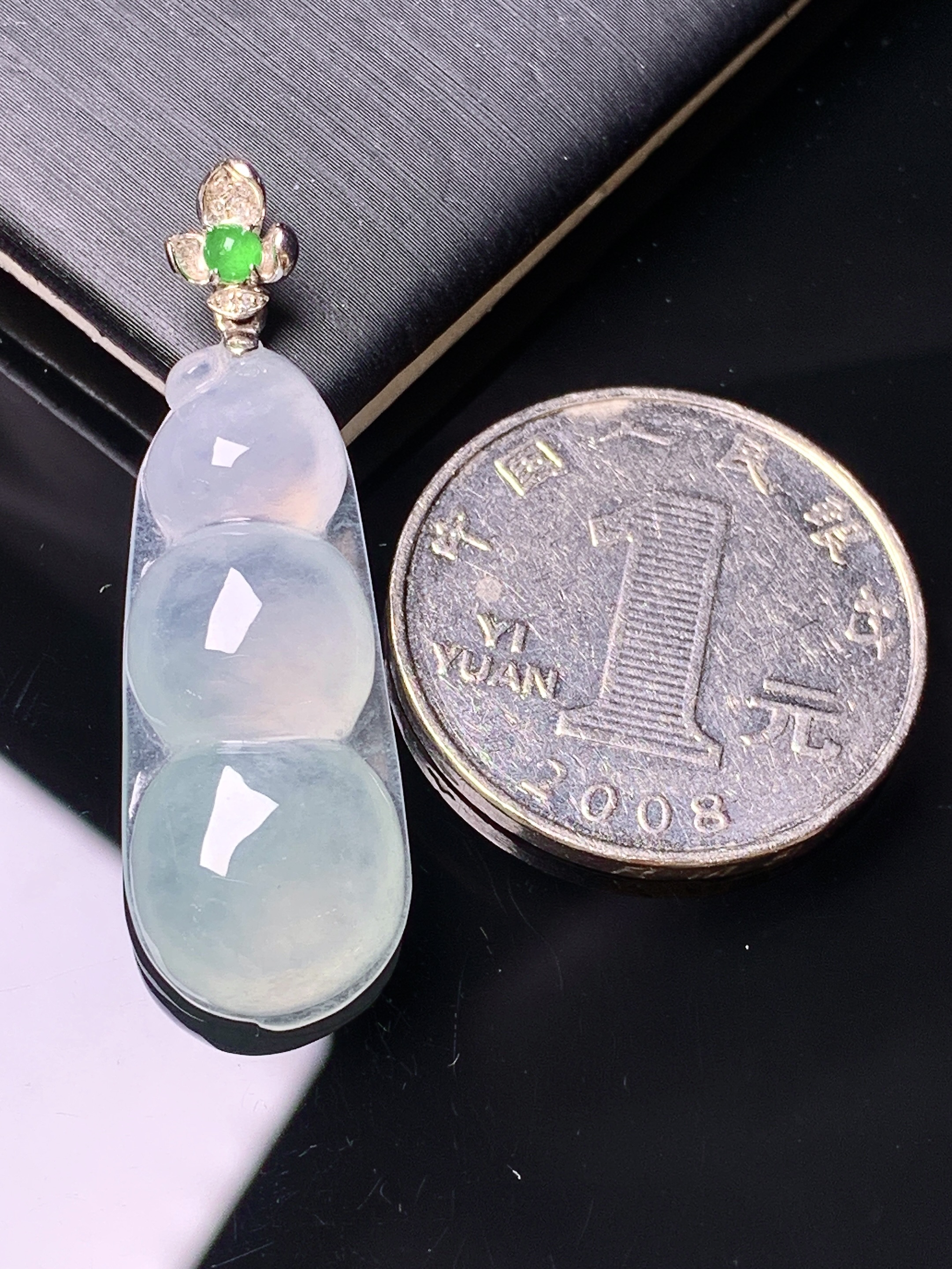 18k金镶嵌吊坠 玉质细腻 色泽艳丽清新 水润亮眼 整体尺寸38.2*12*6.2yz