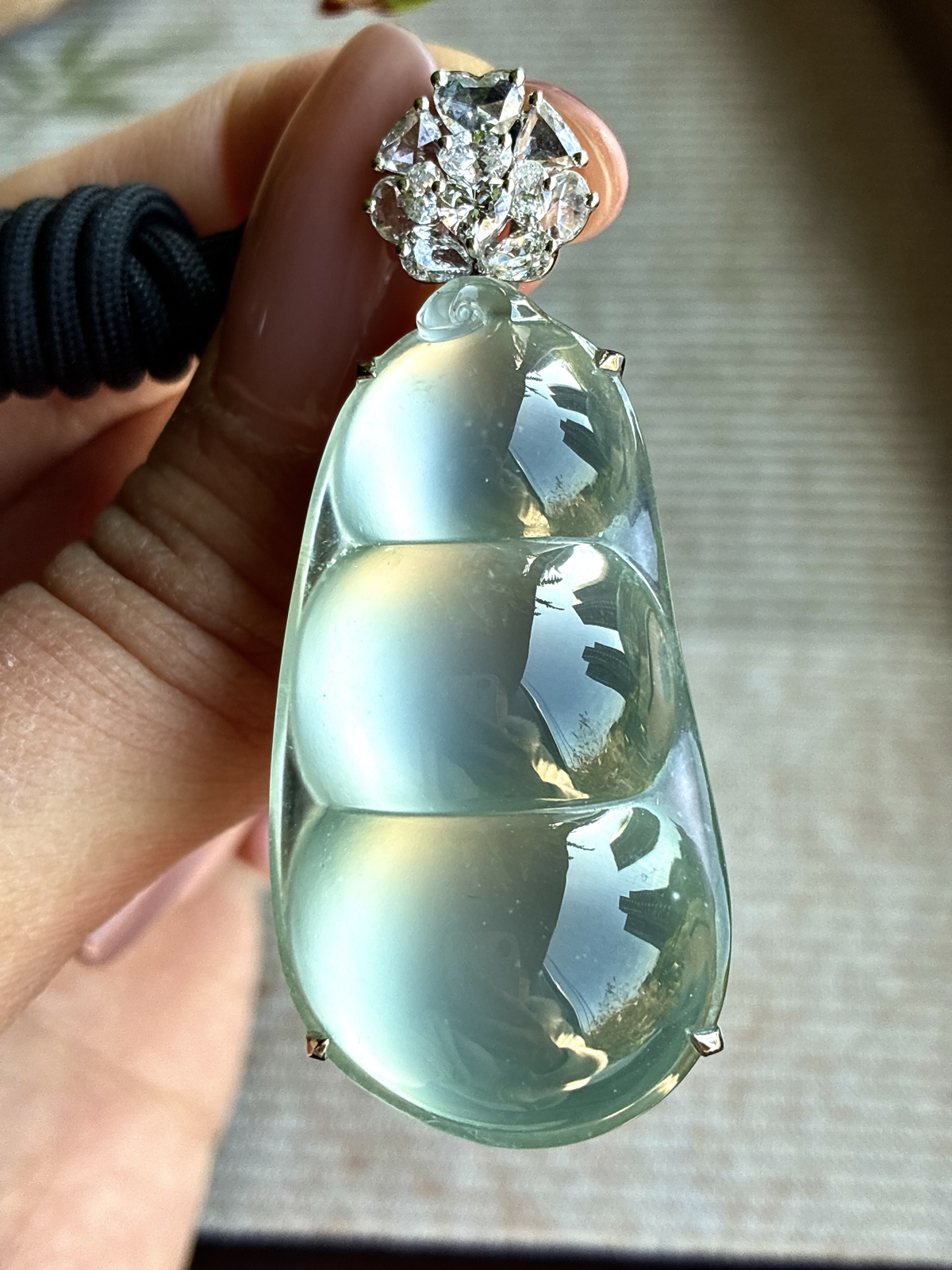 【镶嵌】🫧高冰玻璃种豆子福豆吊坠  
【说明】缅料 18k金镶嵌 性价比高  
【整体】54-22.