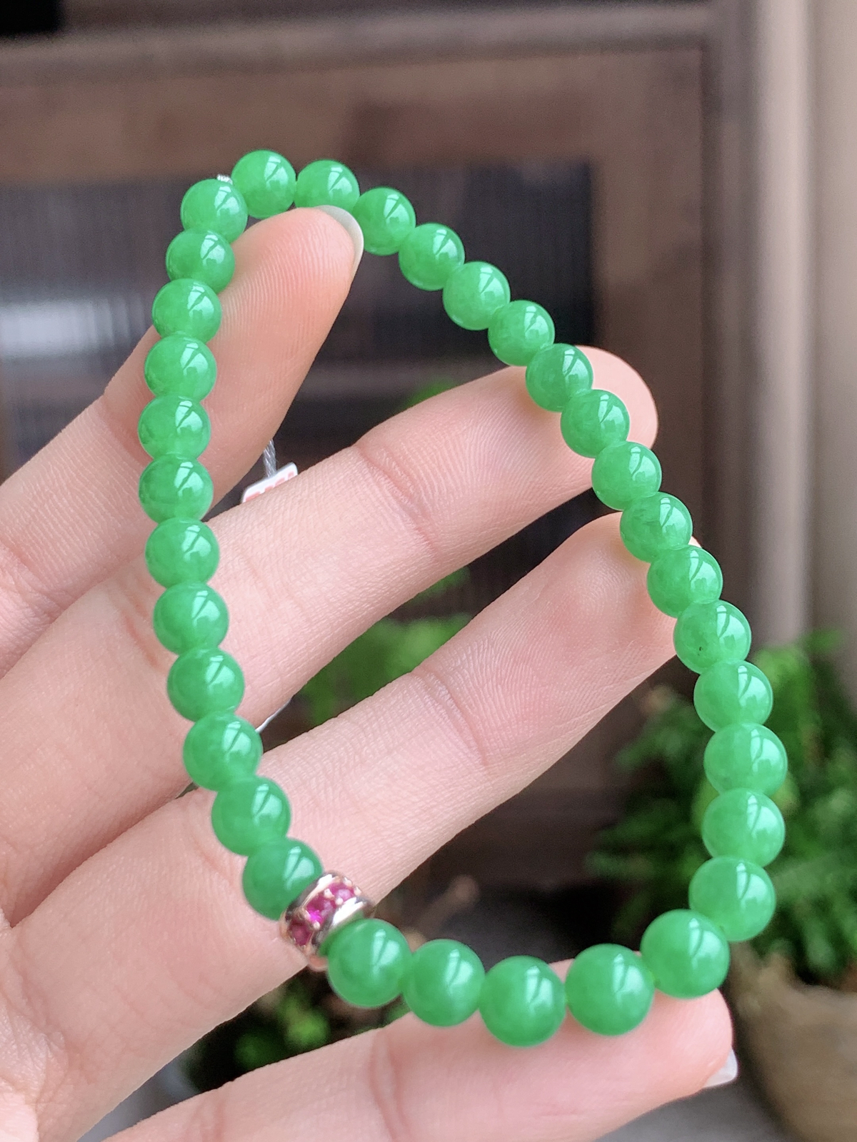 【珠子】冰阳绿手串满绿圆珠子手串
【说明】缅料 性价比高  
【尺寸】5.6mm