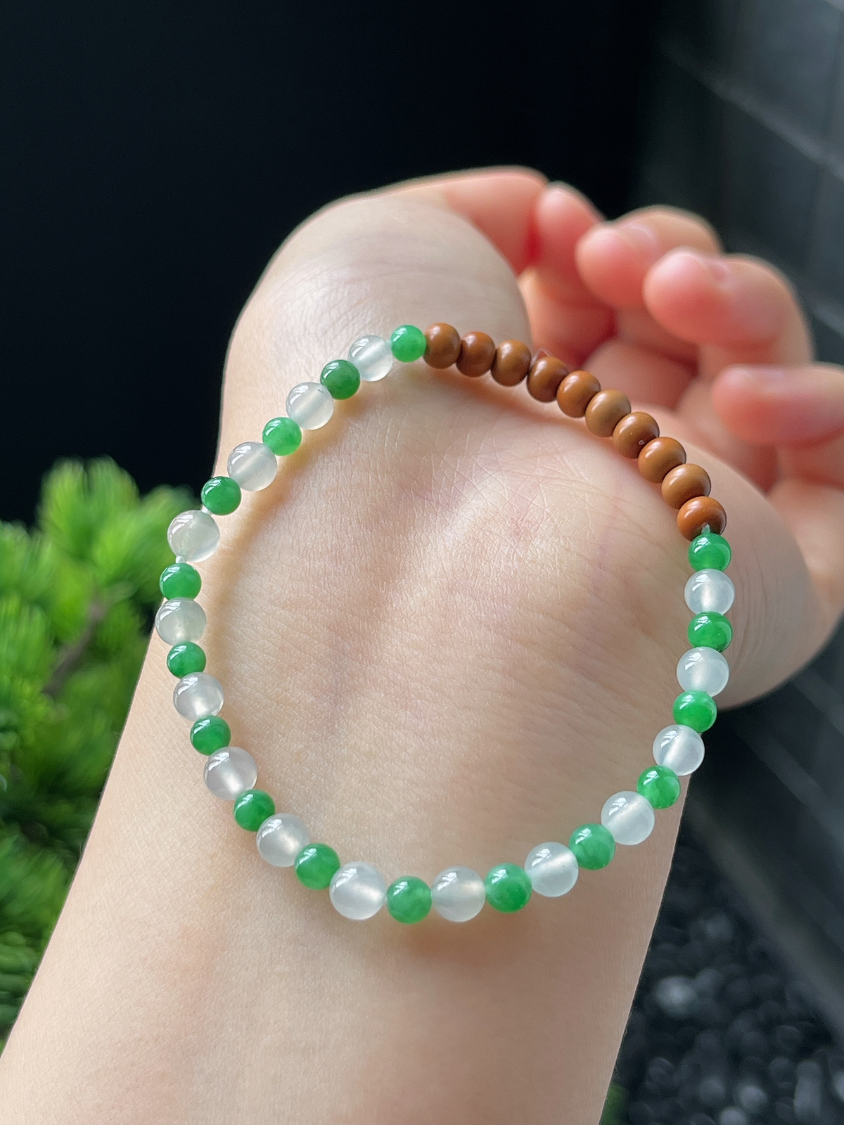 翡翠白冰满绿珠手链