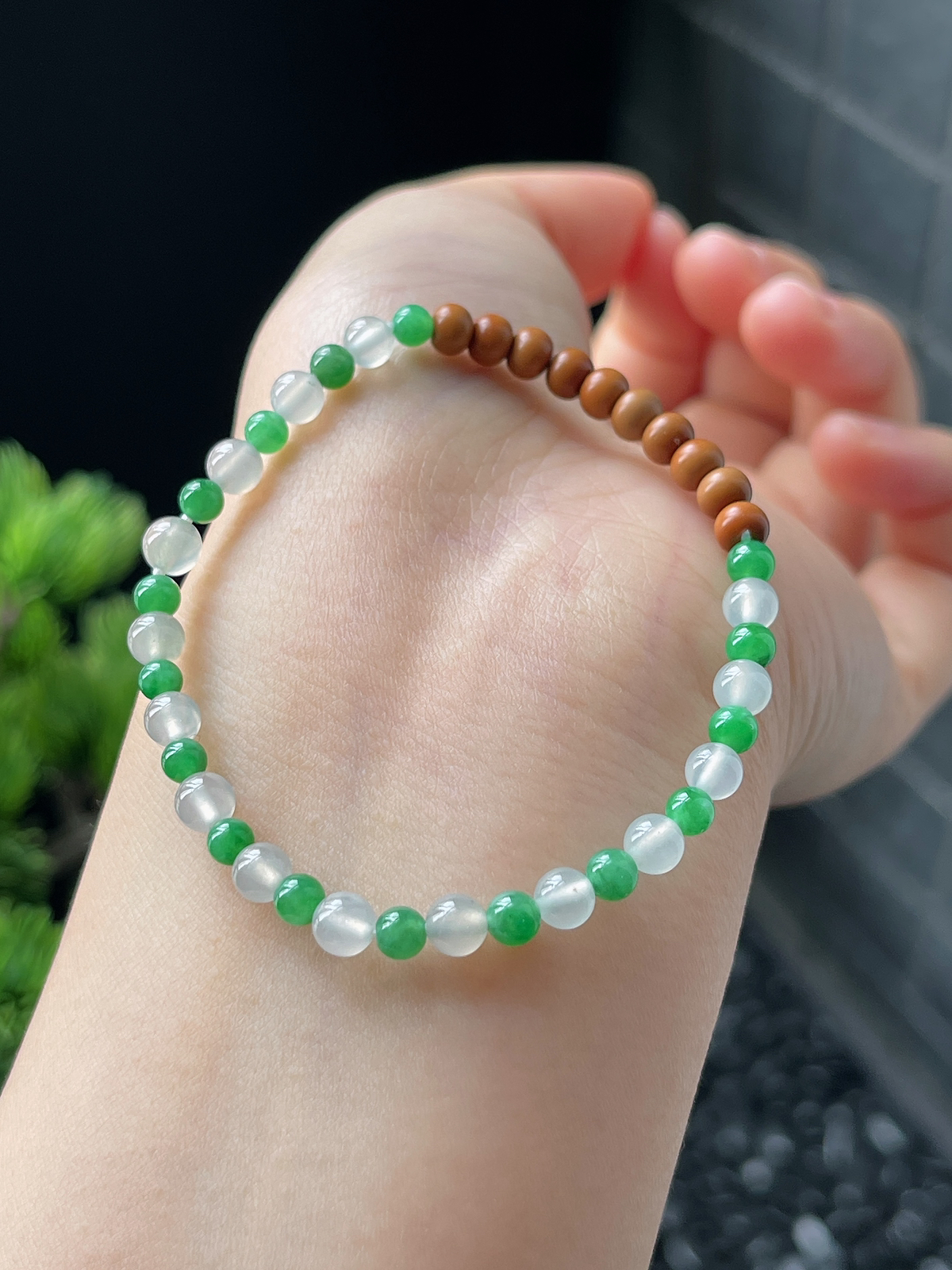翡翠白冰满绿珠手链