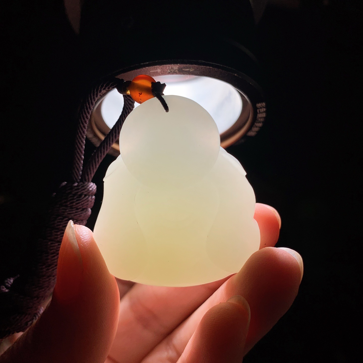 新疆和田玉白玉佛引福来挂件。尺寸41/36/17重39.5克 玉质细腻油润 底色纯净 脂粉好，品质好。lt260402