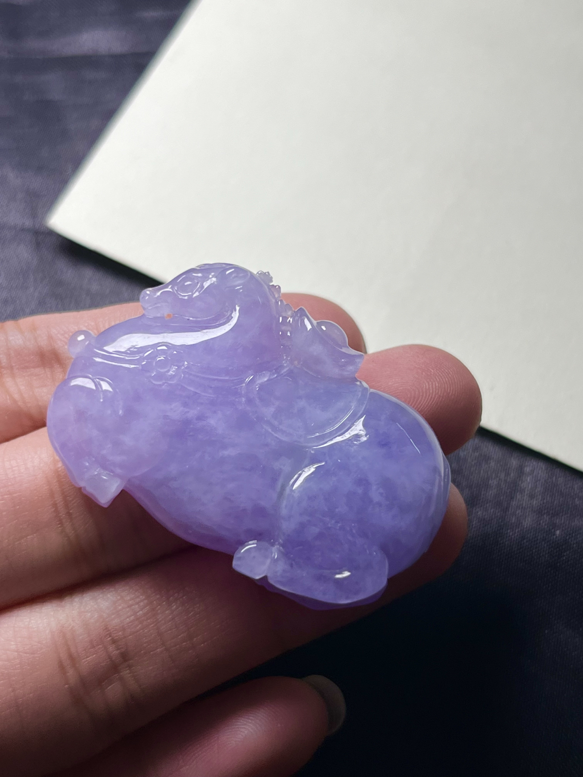 【紫罗兰生肖马】紫色浓郁，见光靓美入心坎尺寸：30.4*42.9*10.1