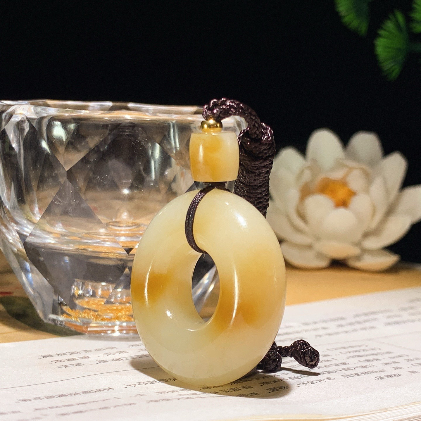 新疆和田玉白玉且末糖平安环怀古挂件 尺寸34/10重22克 玉质细腻油润 底色纯净 脂粉好，品质好。lt260402