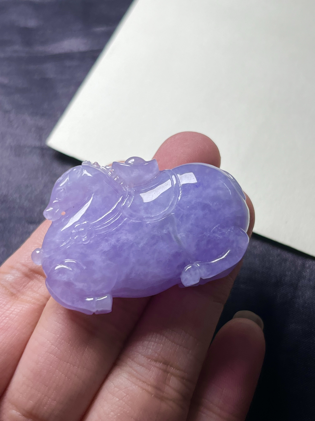 【紫罗兰生肖马】紫色浓郁，见光靓美入心坎尺寸：30.4*42.9*10.1