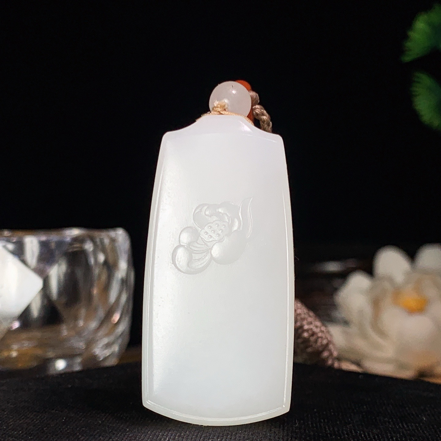 新疆和田玉白玉羊脂白坐莲观音挂件 尺寸46/22/12重28.5克 玉质细腻油润 底色纯净 脂粉好，品质好。lt260402