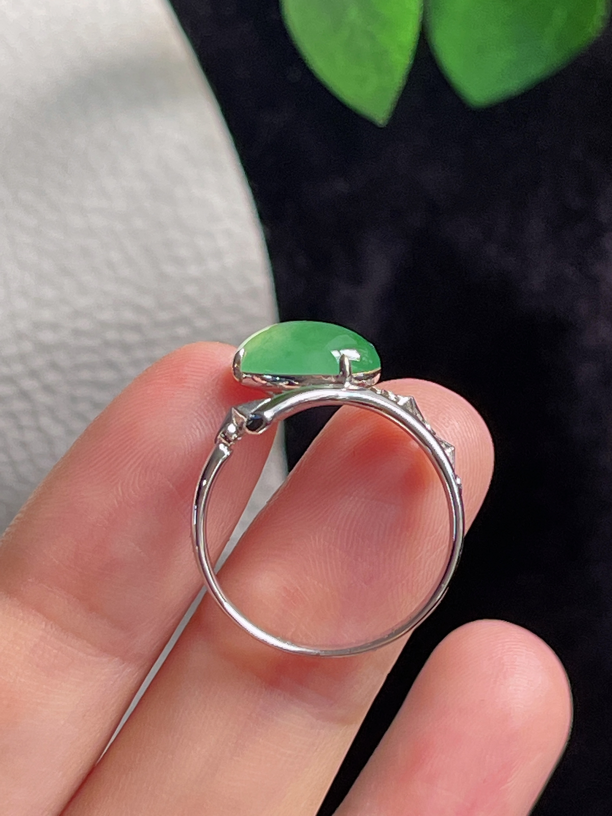 18k金翡翠冰糯种绿色戒指