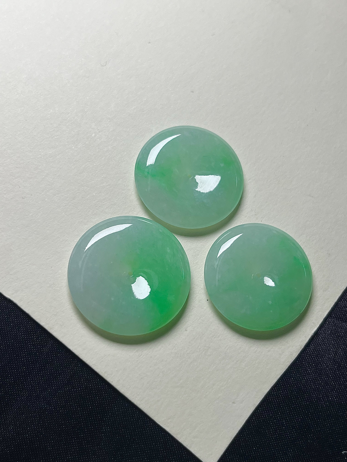 【平安扣一手】种老细腻，色阳浓郁起胶尺寸：24.6*4.1，23.5*3.9，22.6*4,