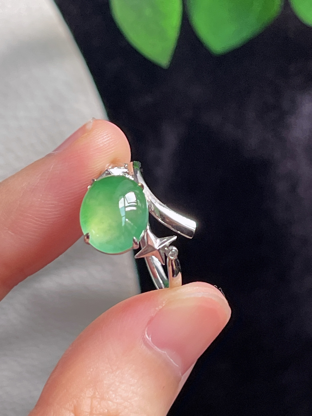18k金翡翠冰糯种绿色戒指