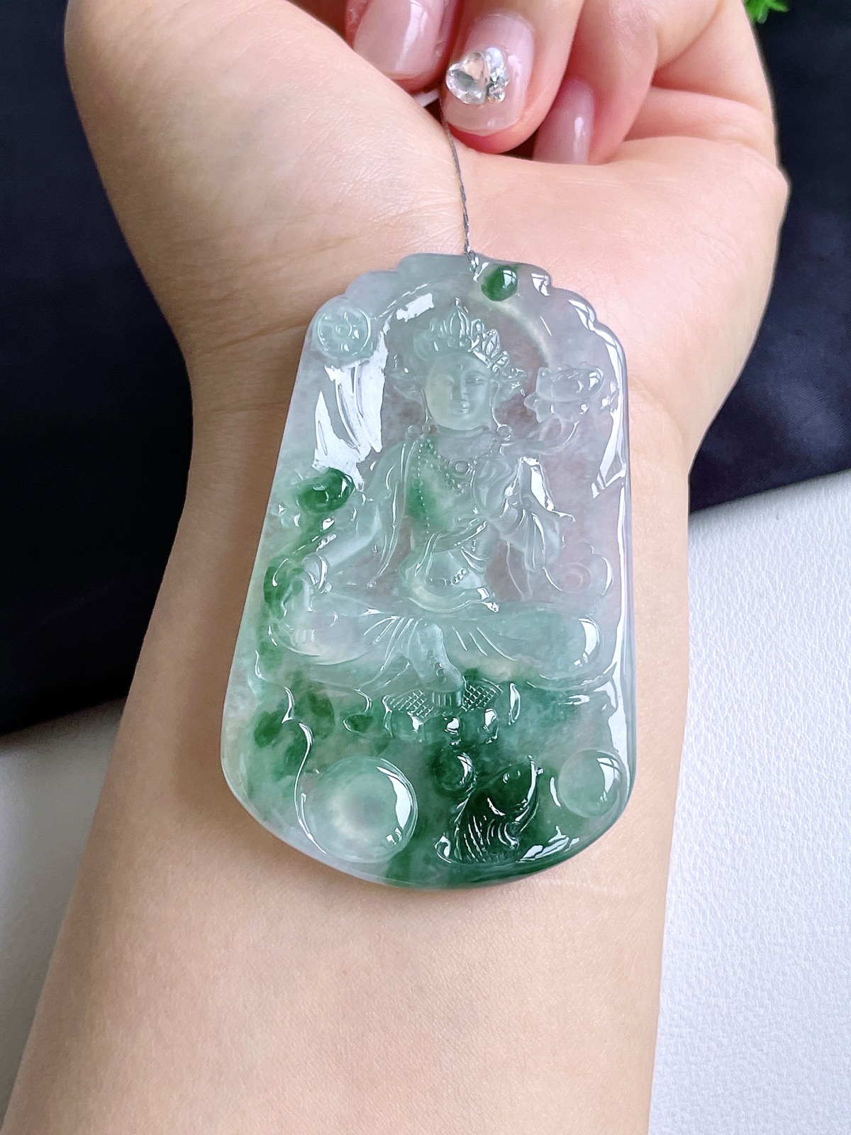 【裸石】冰飘花大势至菩萨持莲观音牌吊坠
【说明】缅料 性价比高  
【尺寸】71.7-44.4-6.3