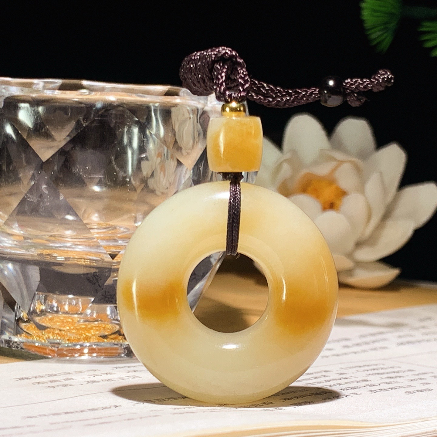 新疆和田玉白玉且末糖平安环怀古挂件 尺寸34/10重22克 玉质细腻油润 底色纯净 脂粉好，品质好。