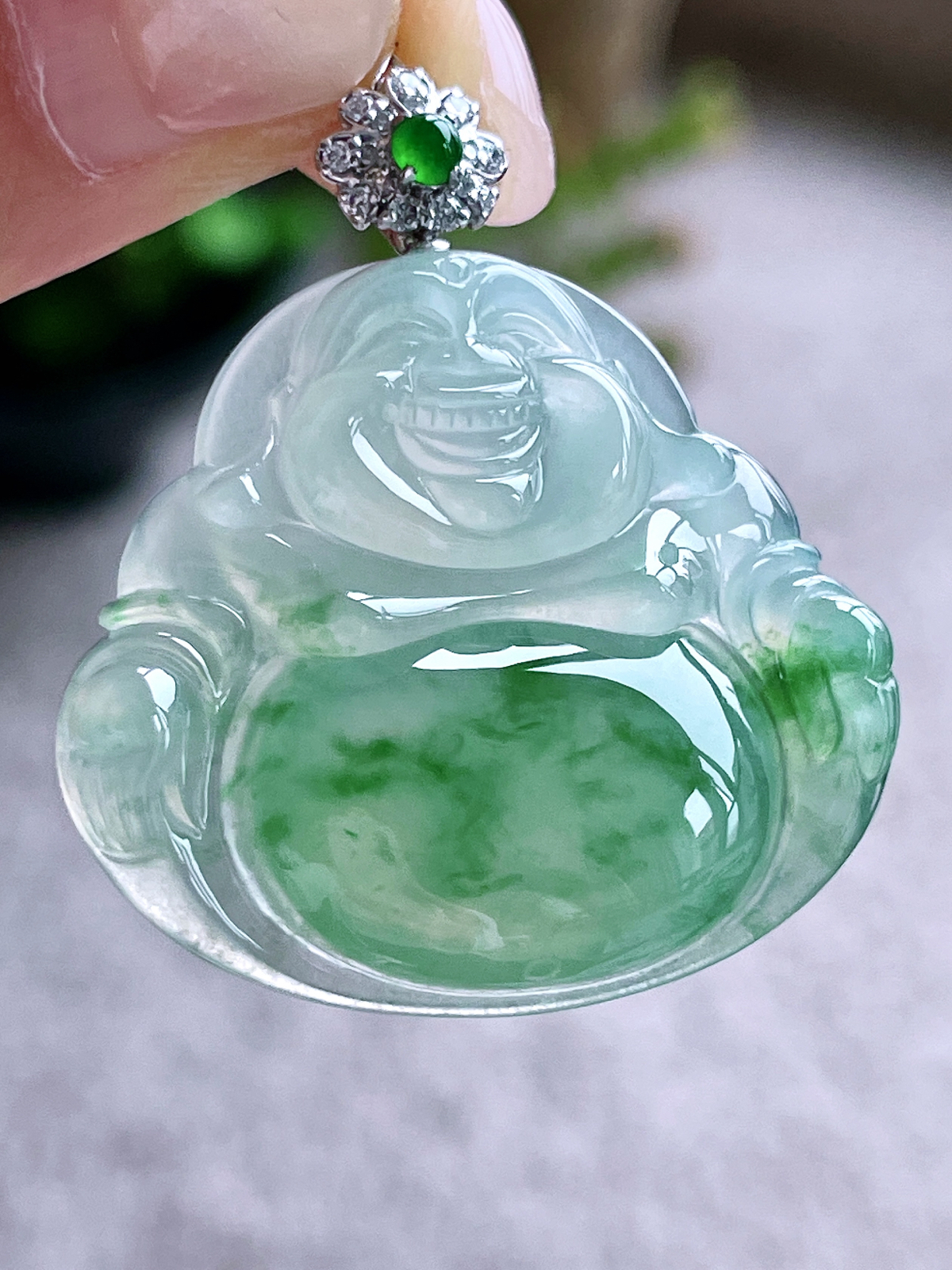 【镶嵌】高冰飘花佛公吊坠  
【说明】缅料 18k金镶嵌 性价比高  
【整体】38.7
【裸石】