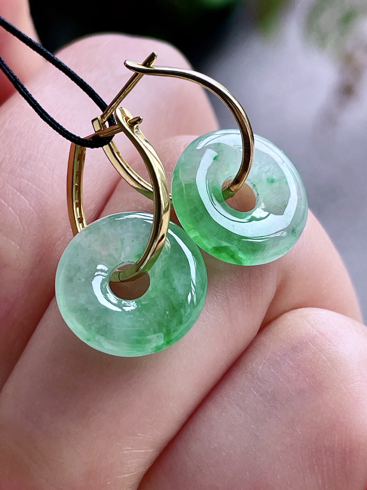 【镶嵌】冰飘花甜甜圈耳坠 
【说明】缅料 18k金镶嵌 性价比高  
【裸石】12.7-3.1