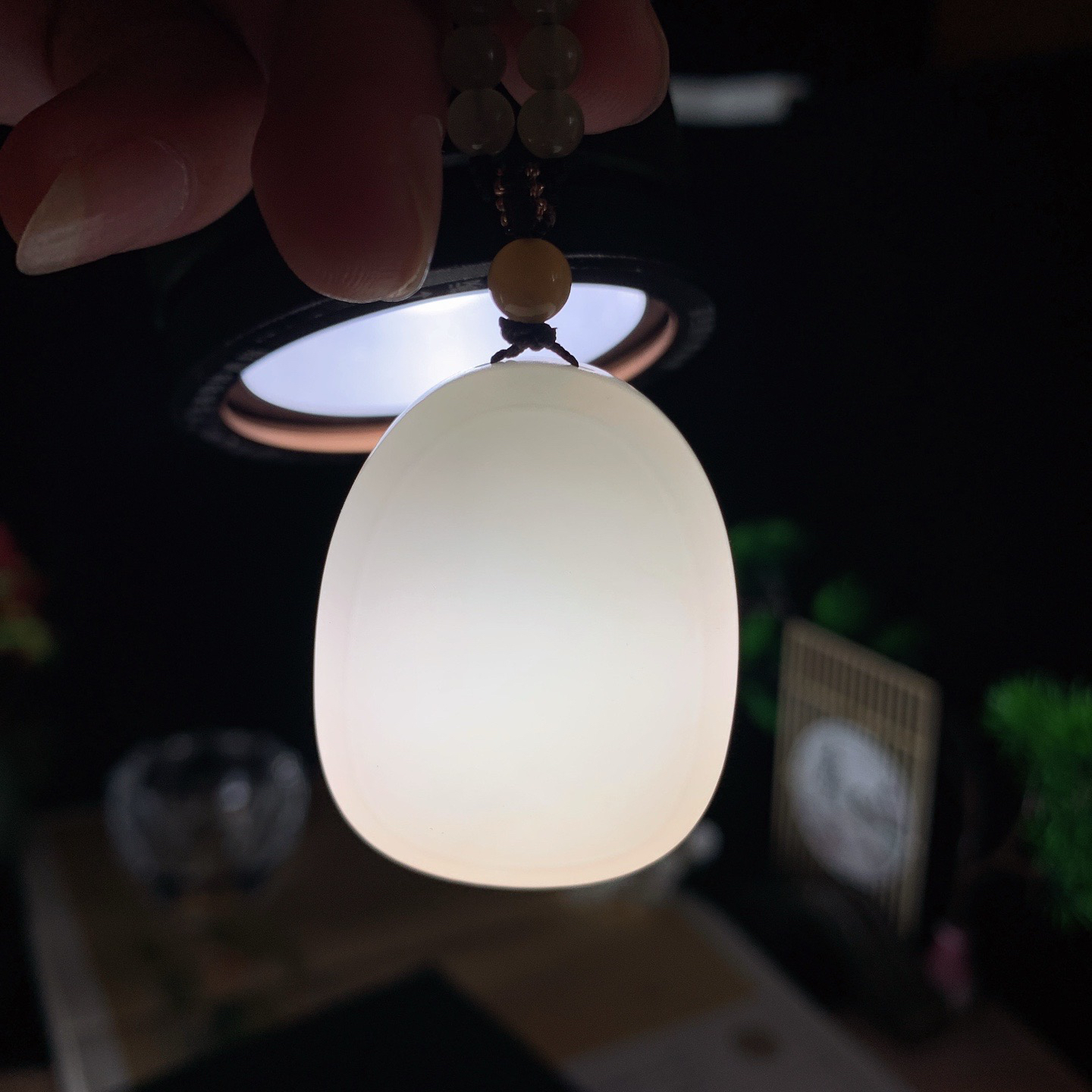 和田玉白玉财神爷牌挂件 尺寸39/30/13重31克 玉质细腻油润 底色纯净 脂粉好，品质好。lt260402