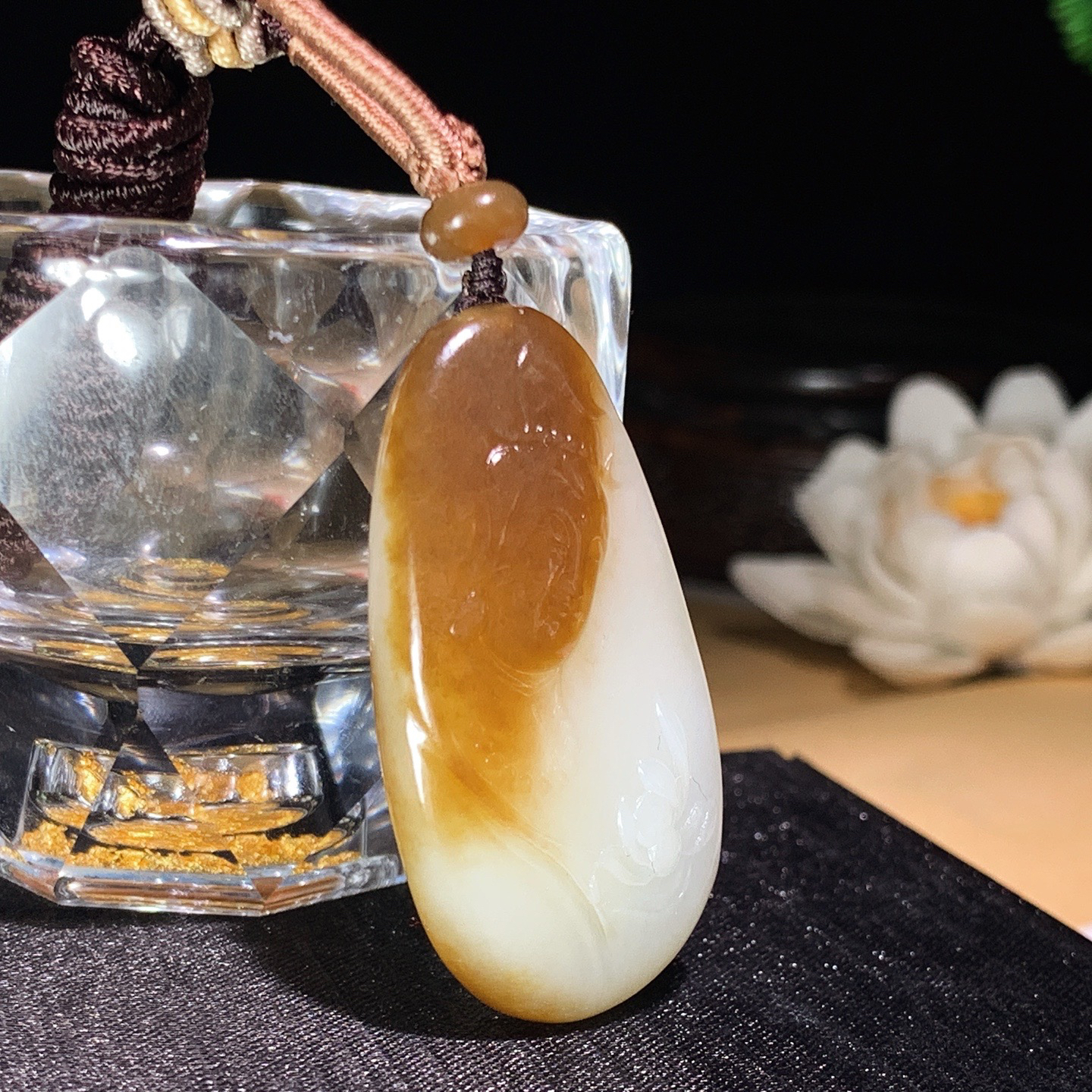 新疆和田玉白玉且末糖观音头挂件 尺寸45/25/8重20克 玉质细腻油润 底色纯净 脂粉好，品质好。lt260402