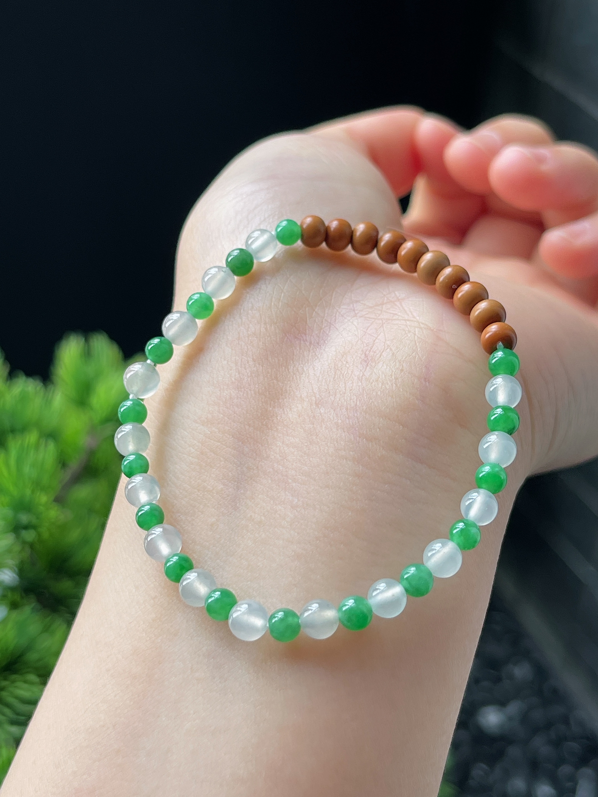 翡翠白冰满绿珠手链