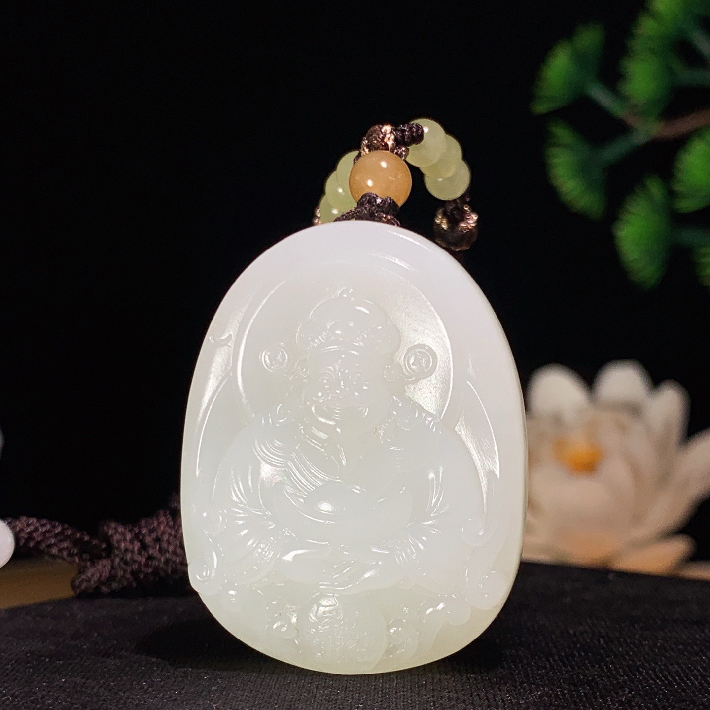 和田玉白玉财神爷牌挂件 尺寸39/30/13重31克 玉质细腻油润 底色纯净 脂粉好，品质好。lt2