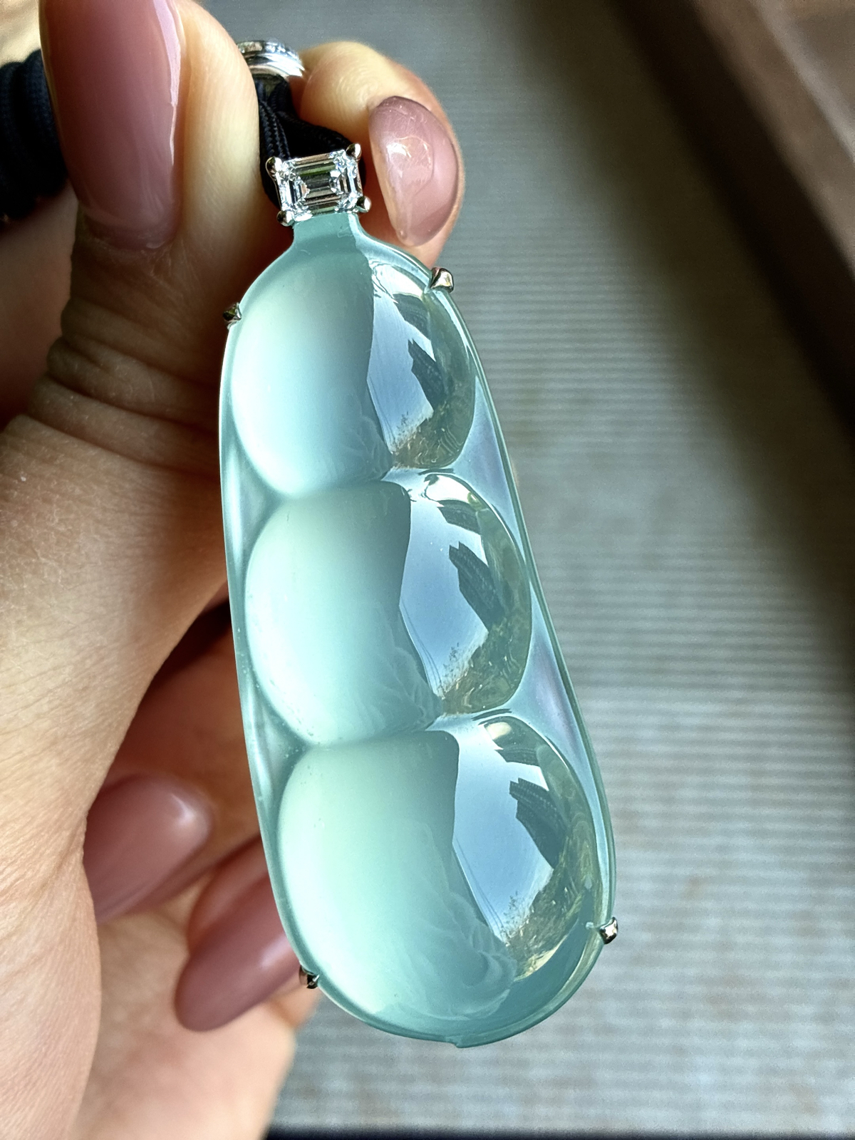 【镶嵌】🫧高冰玻璃种豆子福豆吊坠  
【说明】缅料 18k金镶嵌 性价比高  
【整体】55.2-2