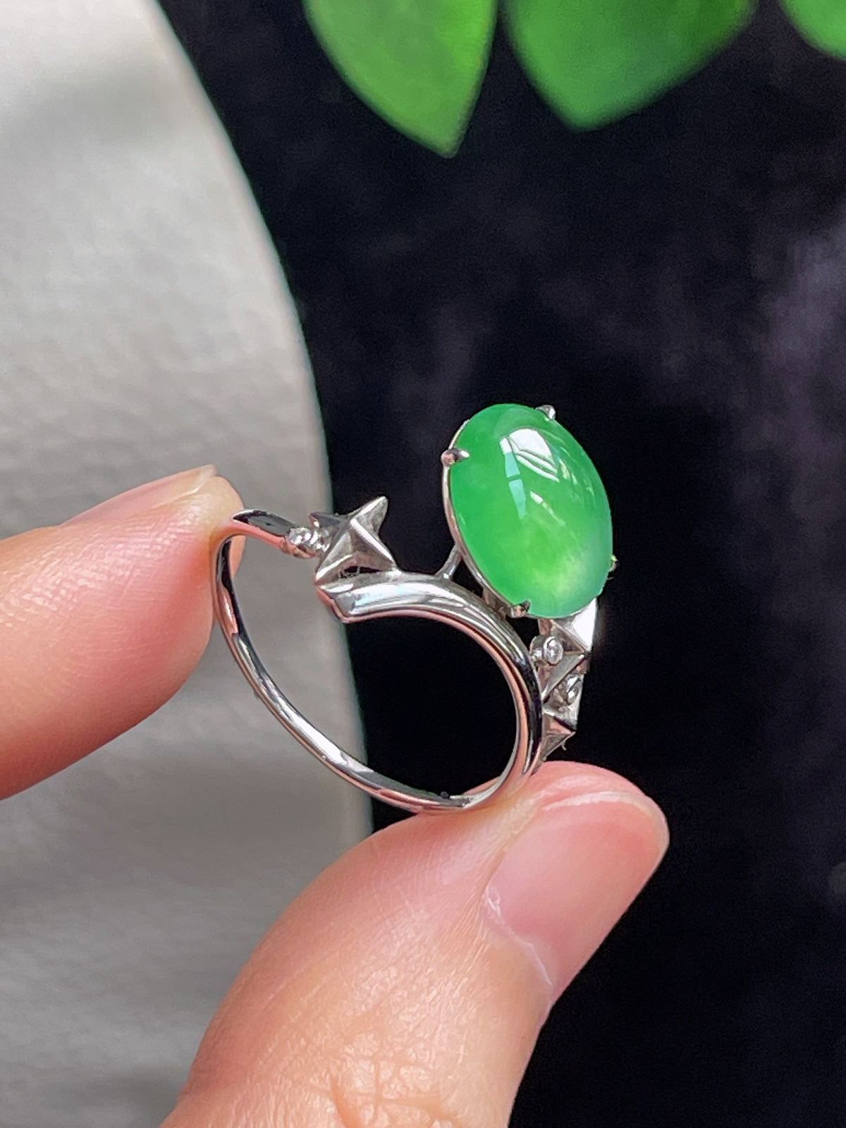 18k金翡翠冰糯种绿色戒指