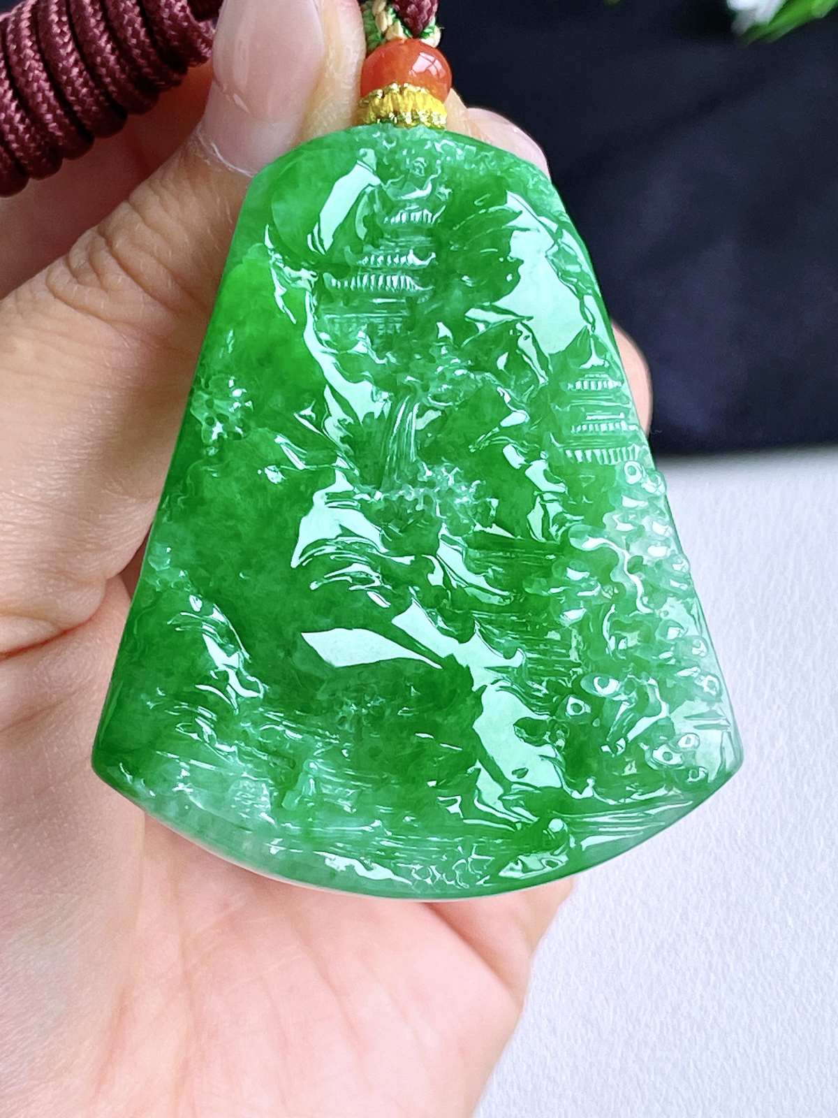 【裸石】冰阳绿山水牌大山水牌吊坠
【说明】缅料性价比高  
【尺寸】53.7-45-5