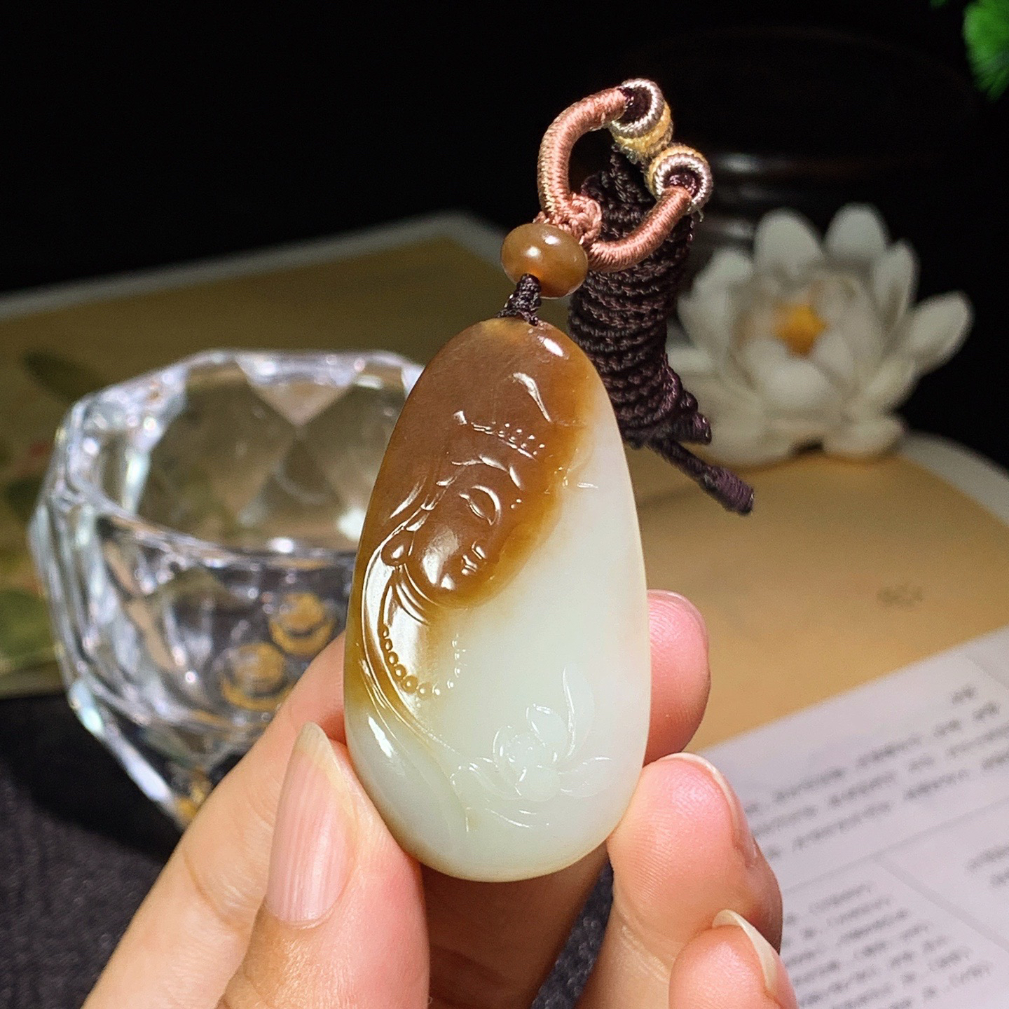 新疆和田玉白玉且末糖观音头挂件 尺寸45/25/8重20克 玉质细腻油润 底色纯净 脂粉好，品质好。lt260402