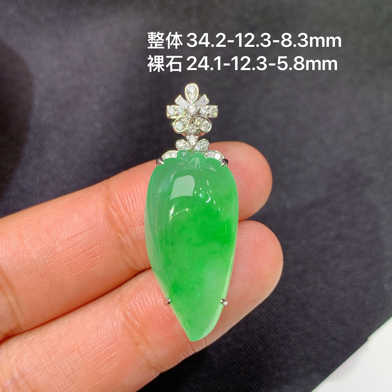 冰阳绿福瓜吊坠，18k金镶嵌，冰润色阳，玉质细腻，种水足，Jj 尺寸34.2*12.3*8.3