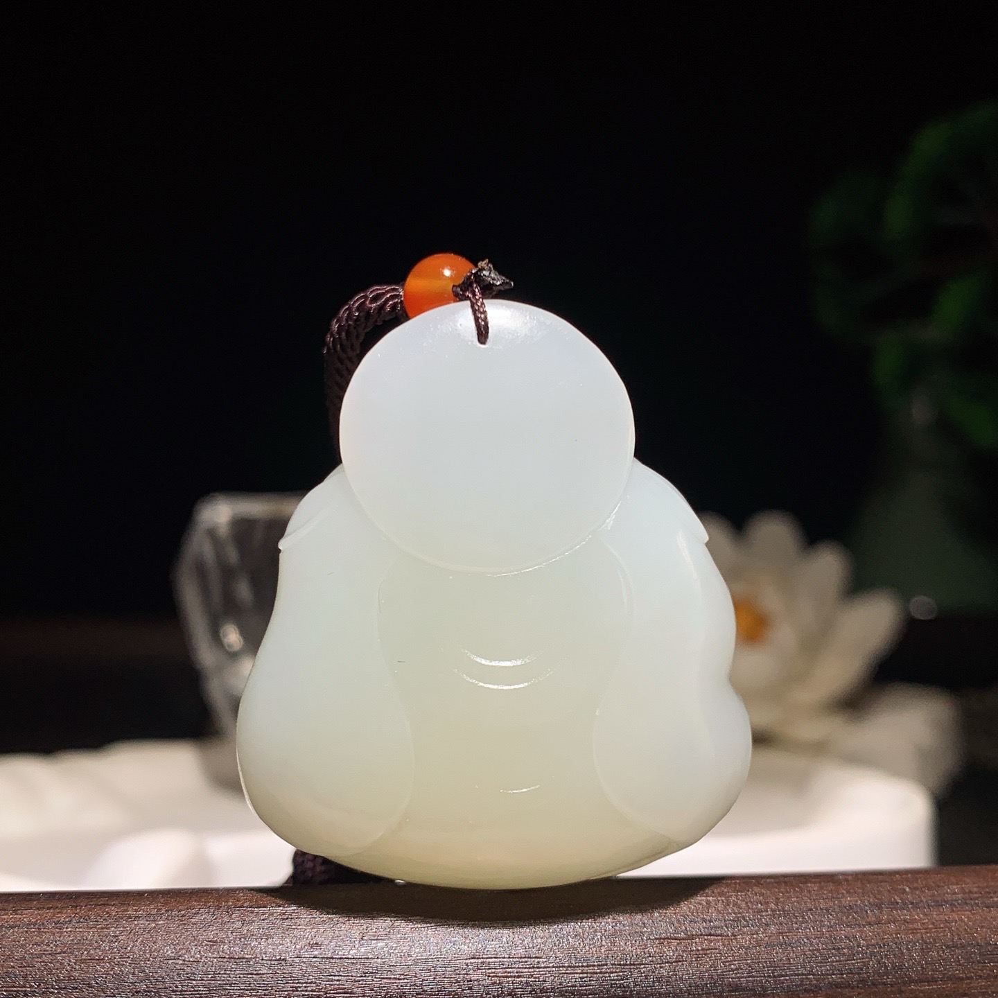 新疆和田玉白玉佛引福来挂件。尺寸41/36/17重39.5克 玉质细腻油润 底色纯净 脂粉好，品质好。lt260402