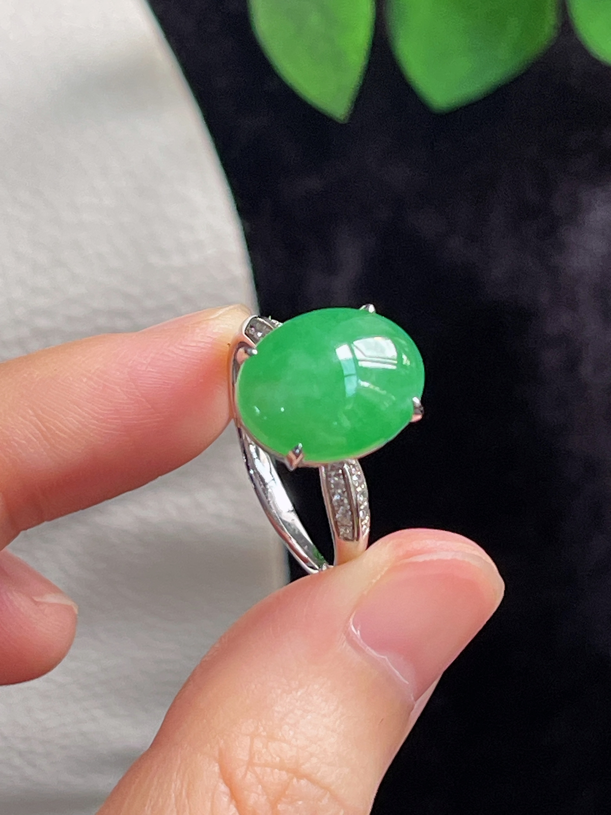 18k金翡翠冰糯种满绿色戒面戒指