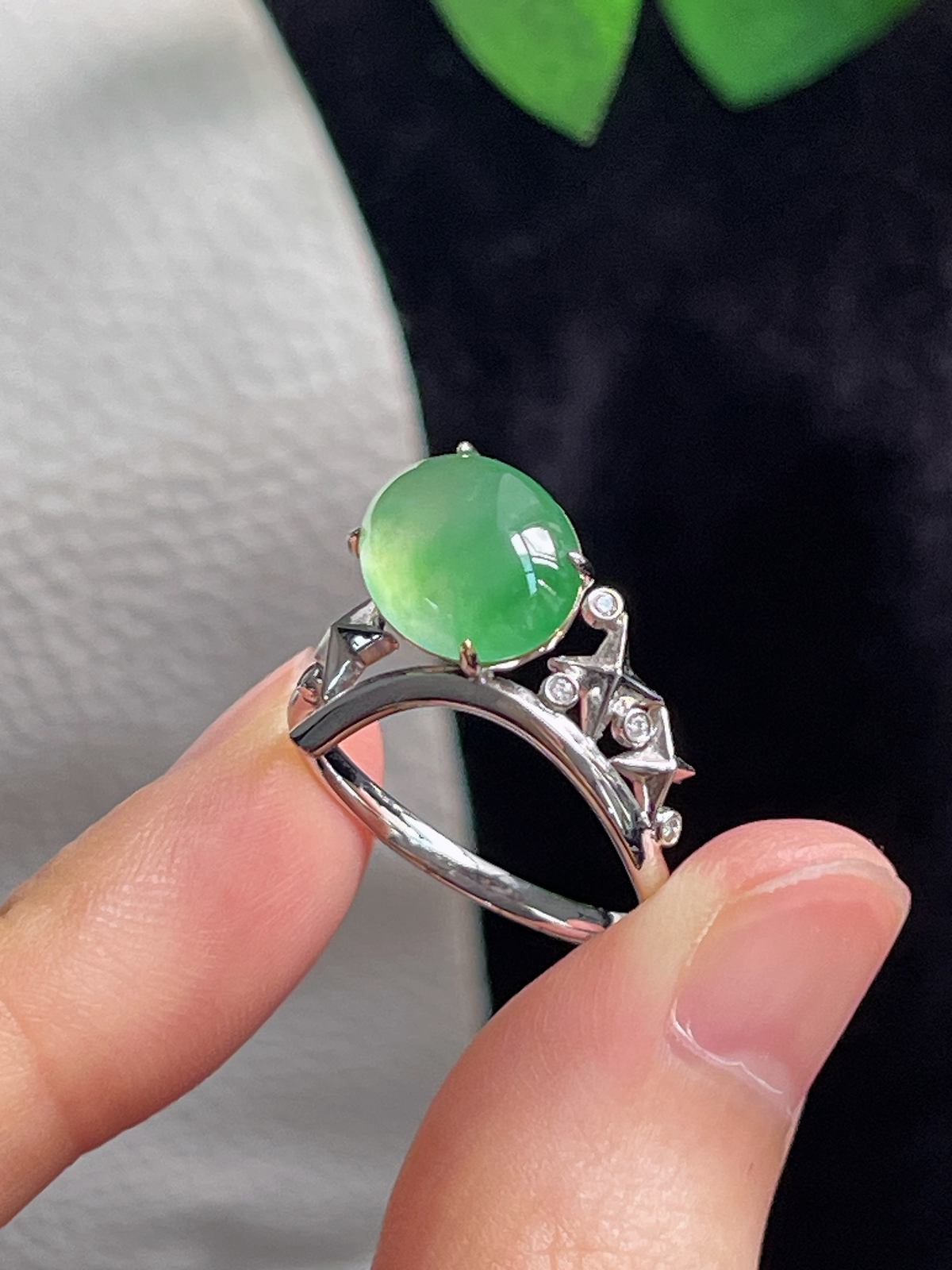 18k金翡翠冰糯种绿色戒指