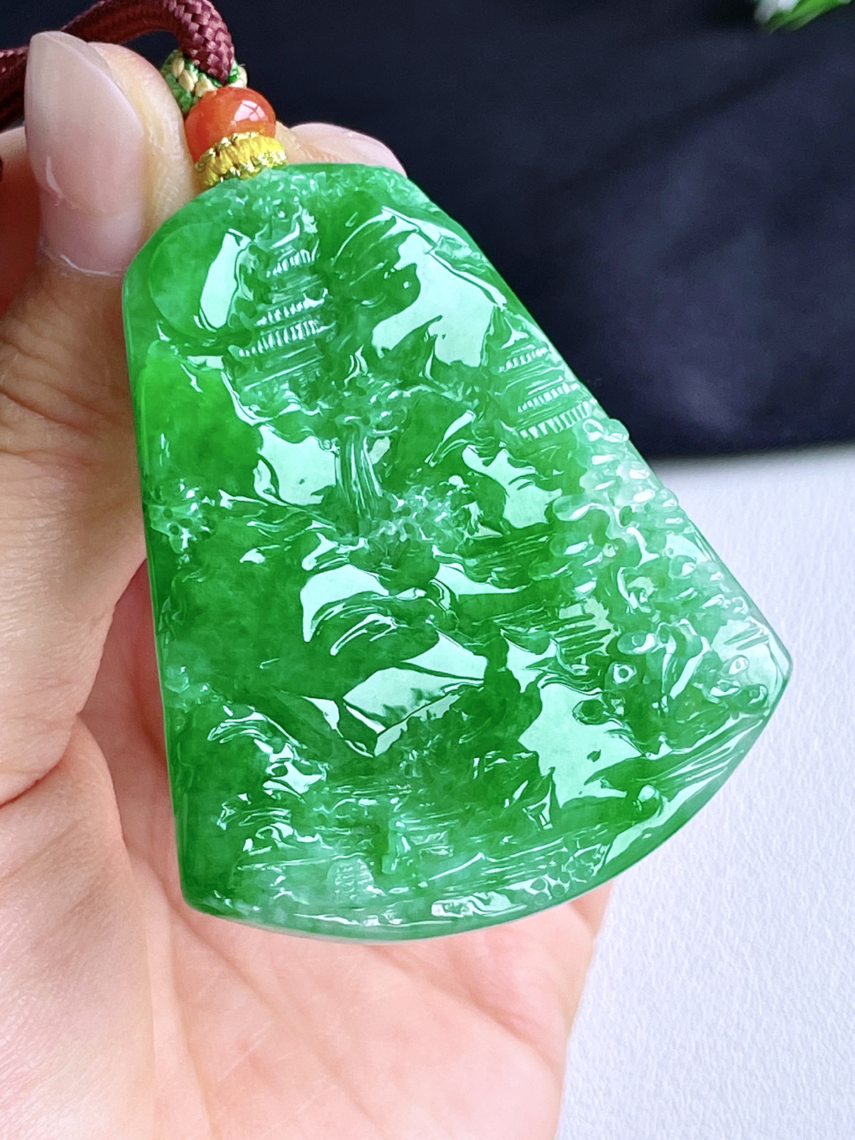 【裸石】冰阳绿山水牌大山水牌吊坠
【说明】缅料性价比高  
【尺寸】53.7-45-5