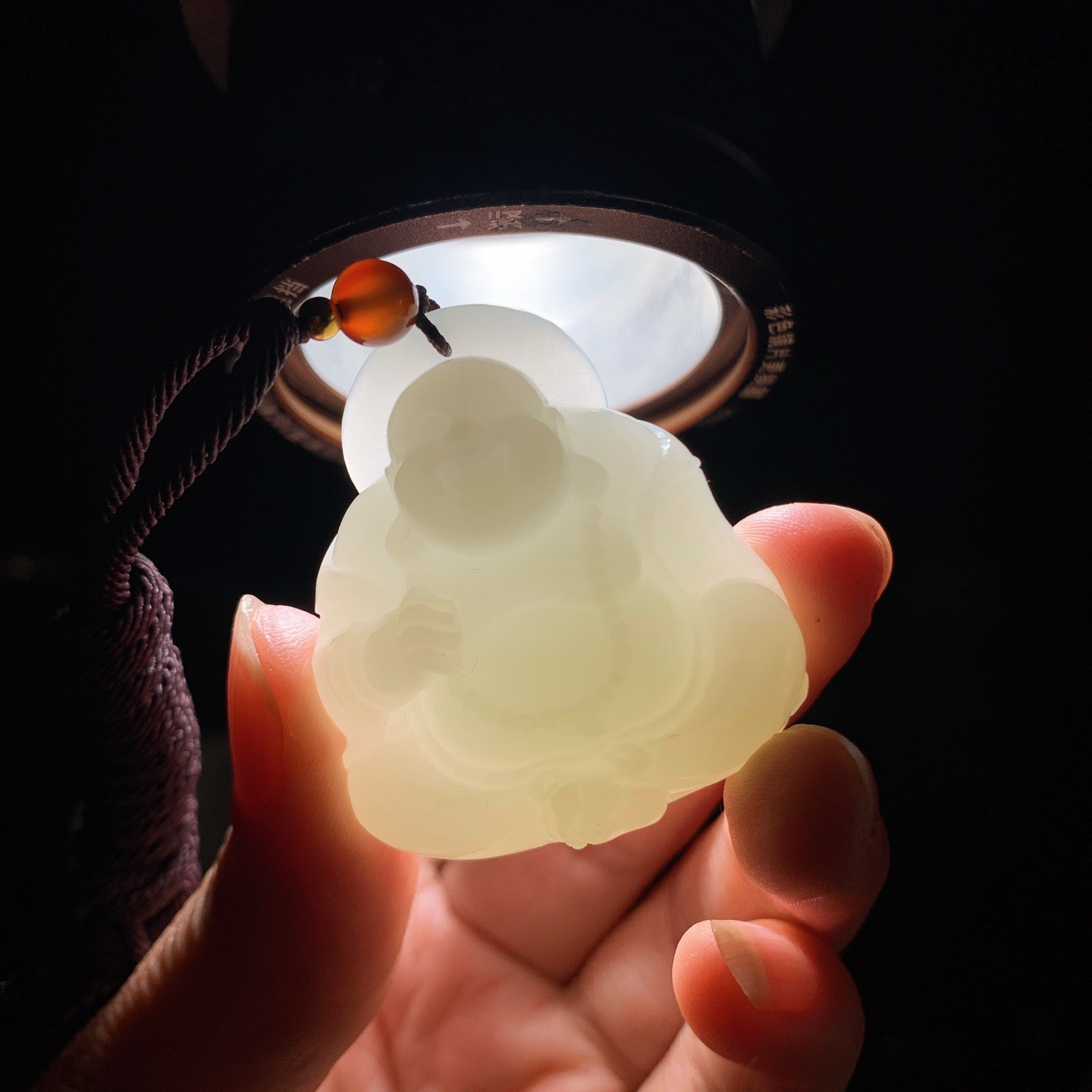 新疆和田玉白玉佛引福来挂件。尺寸41/36/17重39.5克 玉质细腻油润 底色纯净 脂粉好，品质好。lt260402