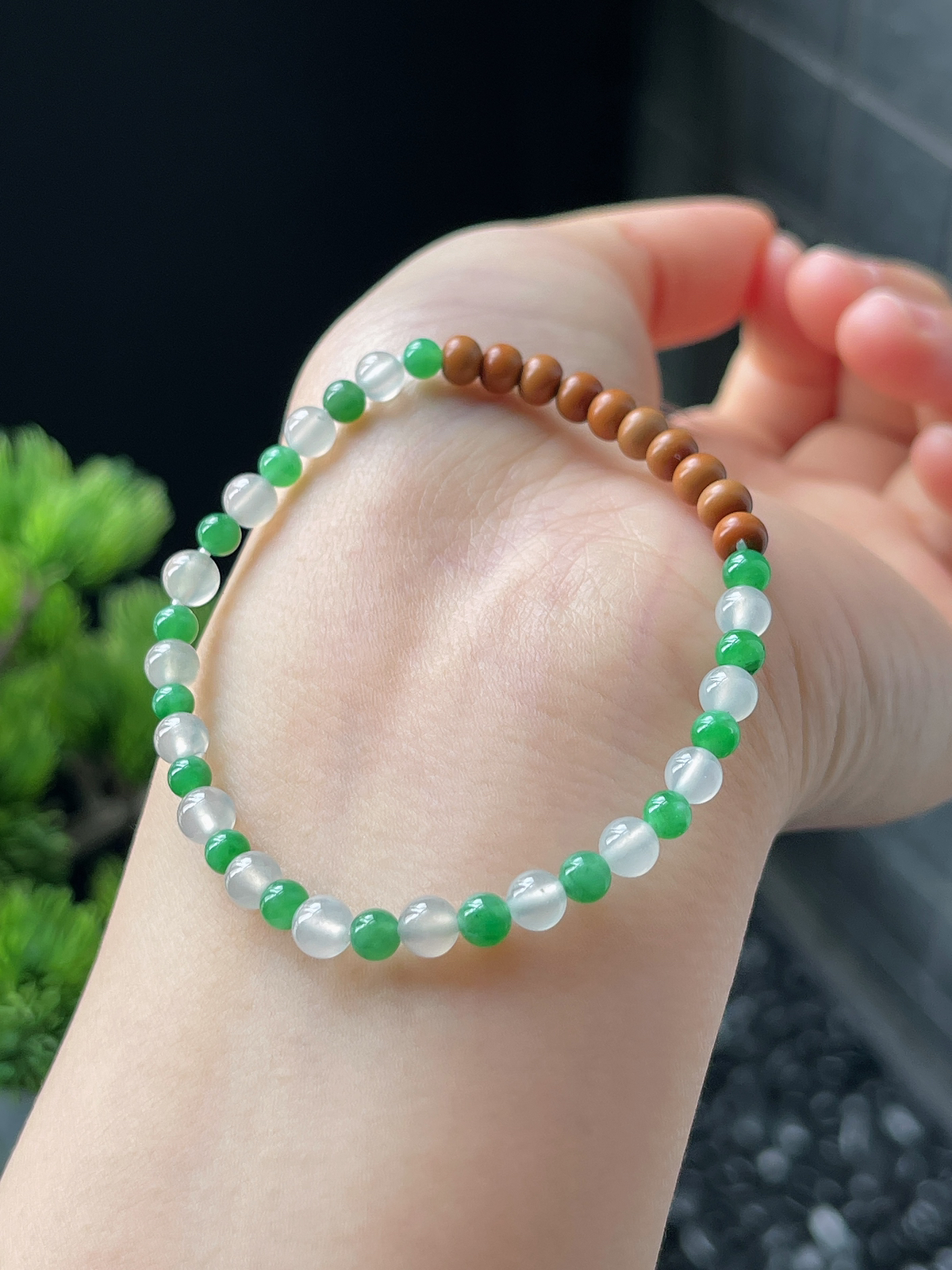 翡翠白冰满绿珠手链