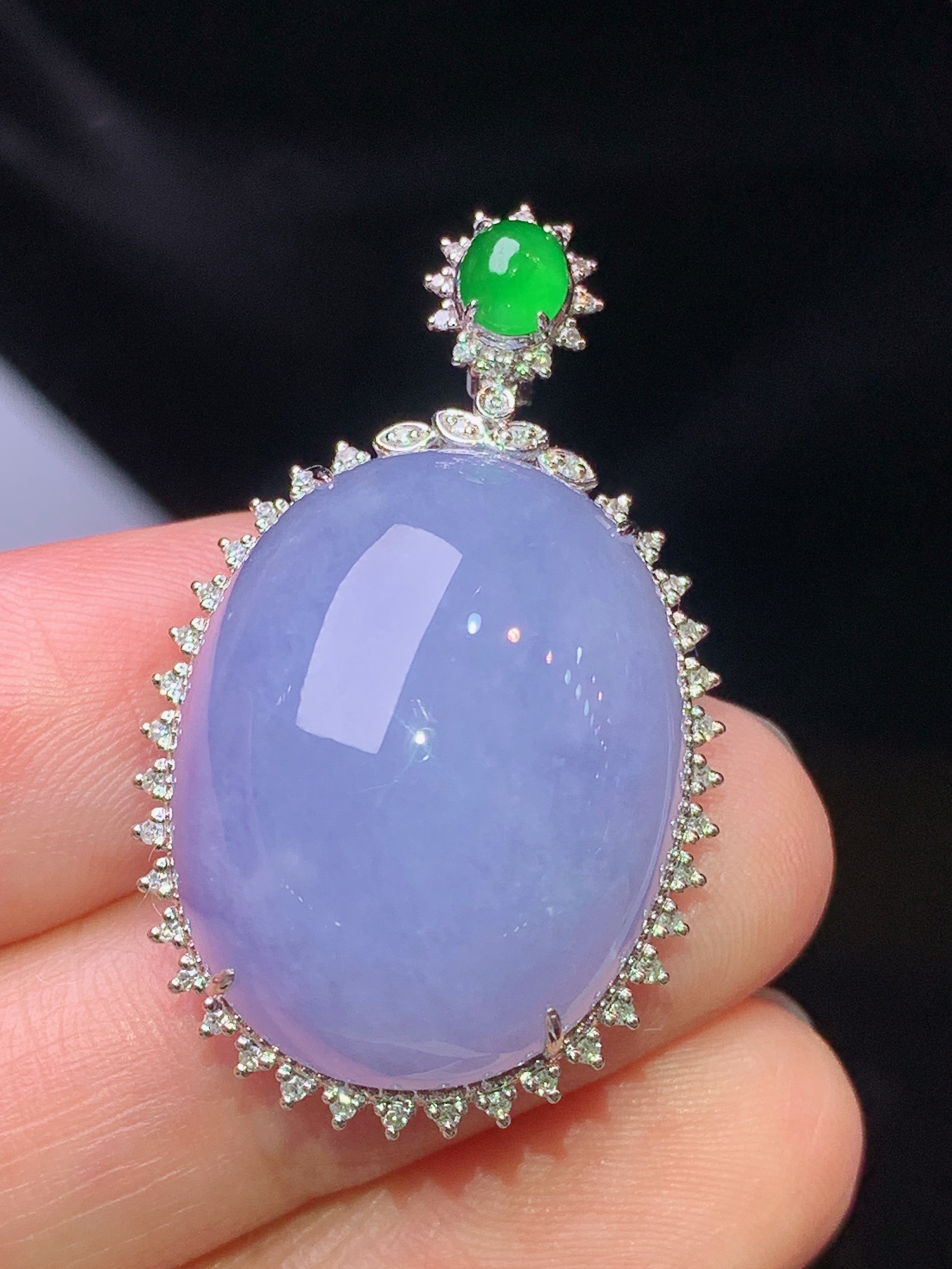 18k金钻镶嵌紫罗兰蛋面吊坠 玉质细腻 色泽艳丽清新 水润亮眼 整体尺寸34.8*21.2*11.8x5