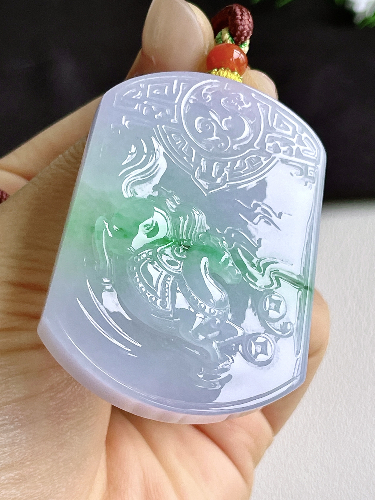 【裸石】冰春彩生肖马牌飘绿花仿古牌吊坠
【说明】缅料 性价比高 飘花
【尺寸】53.3-40-11.5