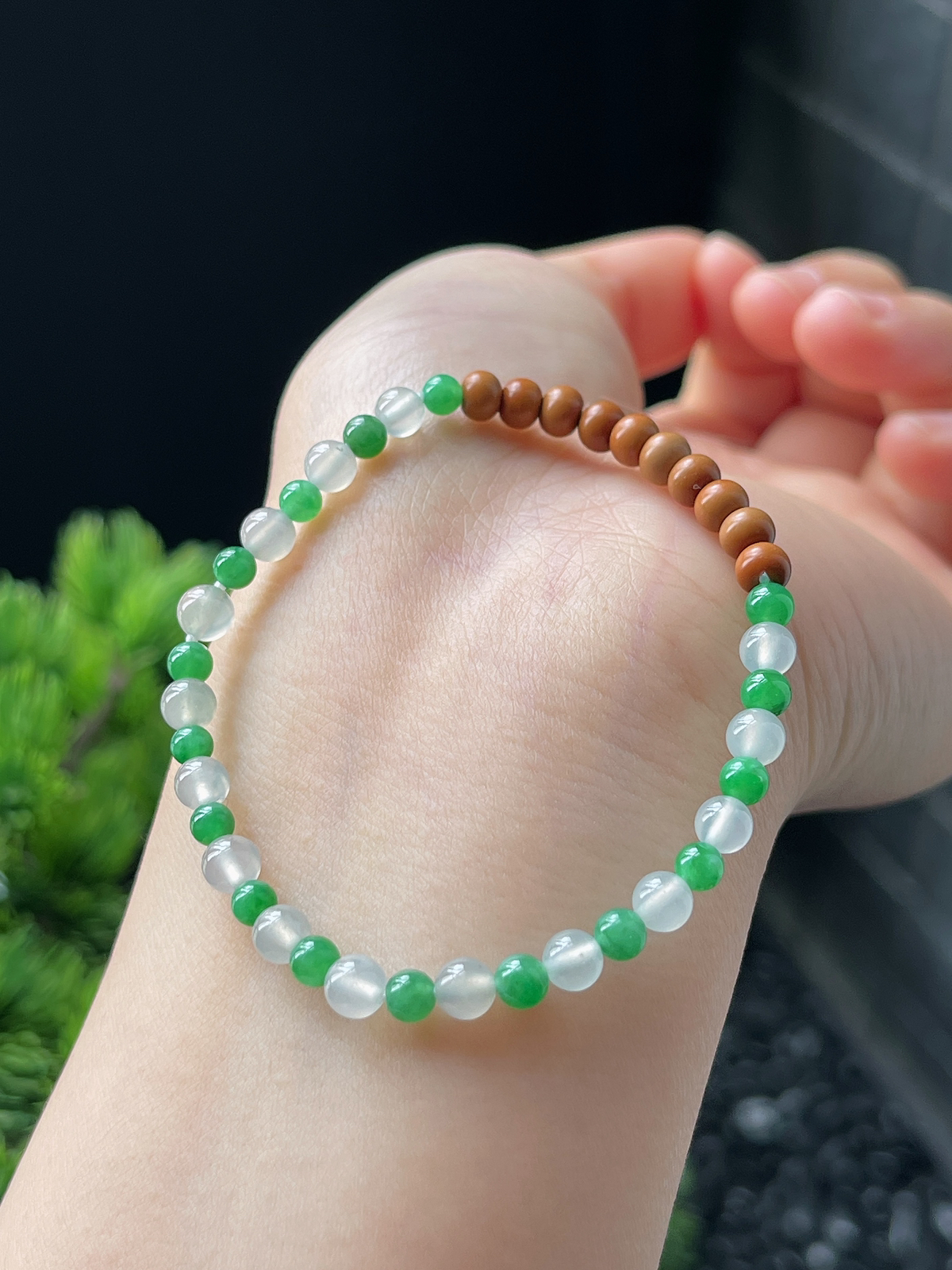 翡翠白冰满绿珠手链