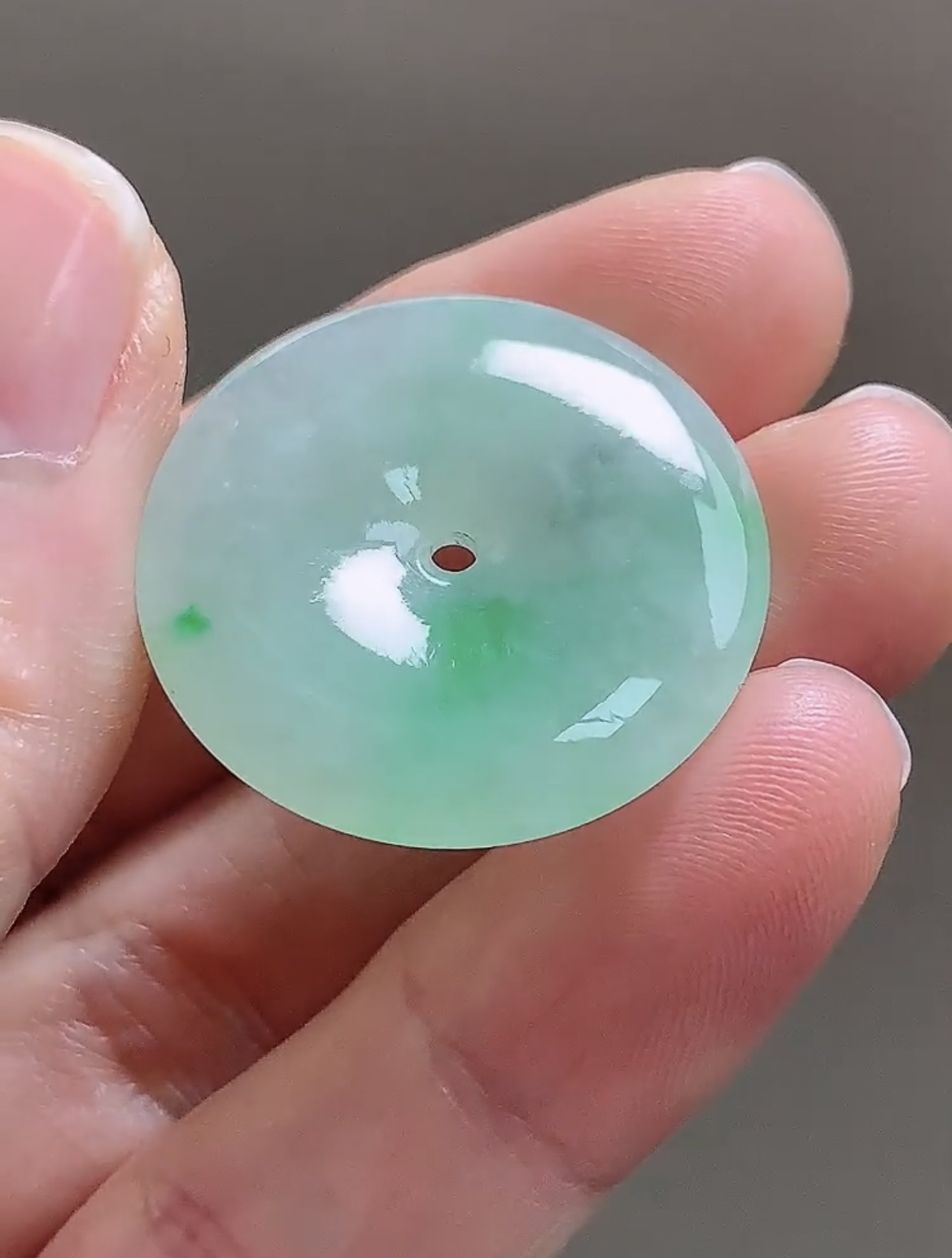 冰飘阳绿平安扣，23.5×4.5，无纹裂