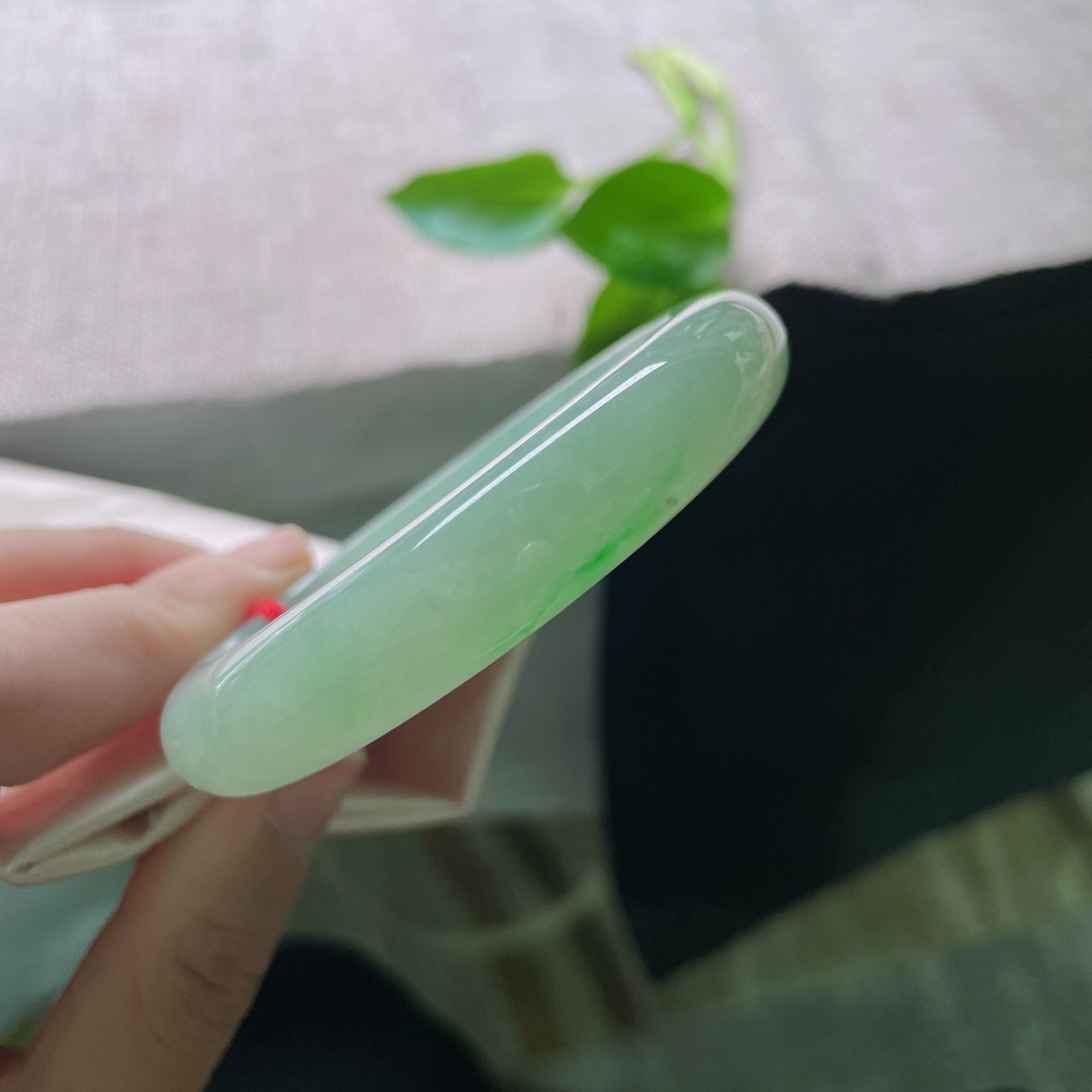 55.3/12.4/9，湖水绿正圈，一抹翠色鲜艳夺目，静谧又高级..ss49147a