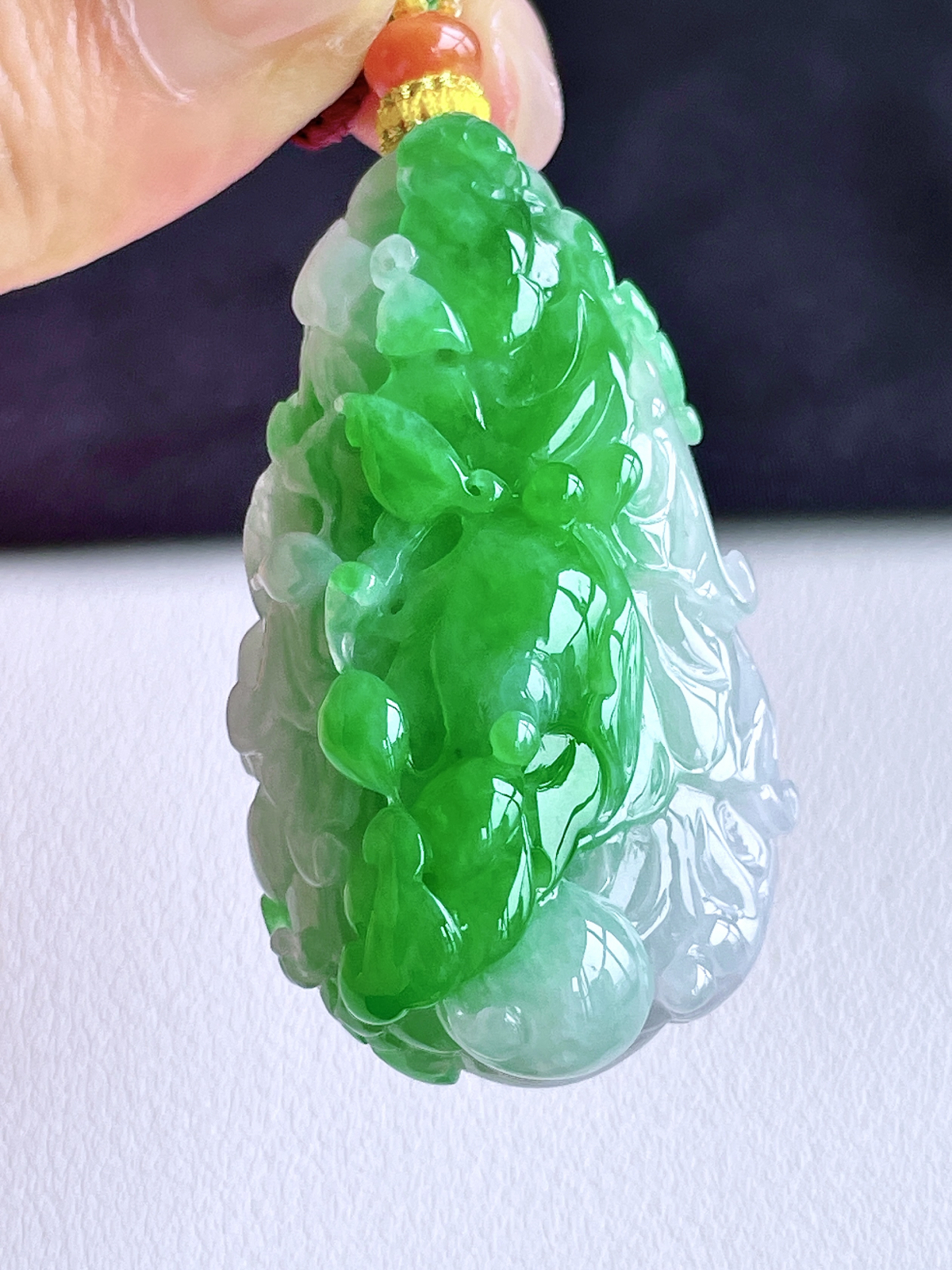 【裸石】冰飘绿花白菜百财吊坠
【说明】缅料 性价比高 飘花
【尺寸】48-27.2-18.2