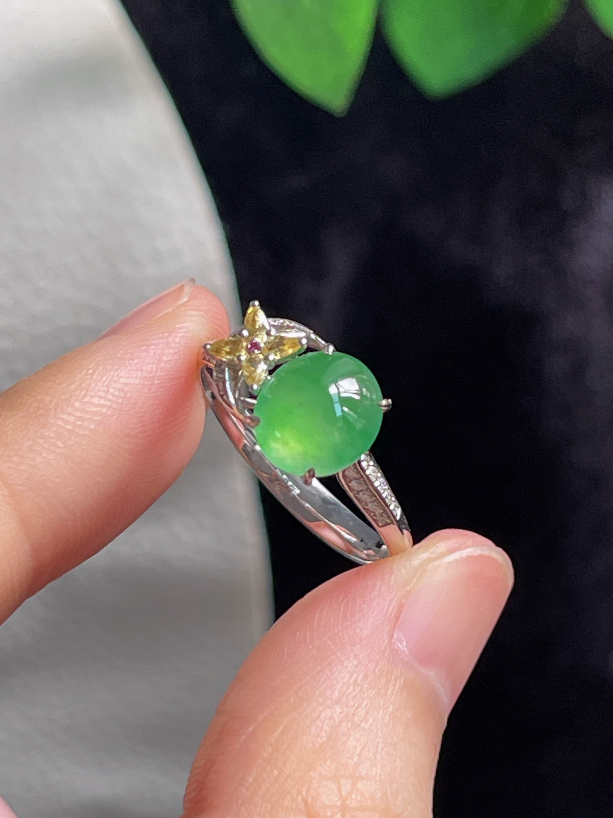 18k金翡翠冰糯种绿色戒指