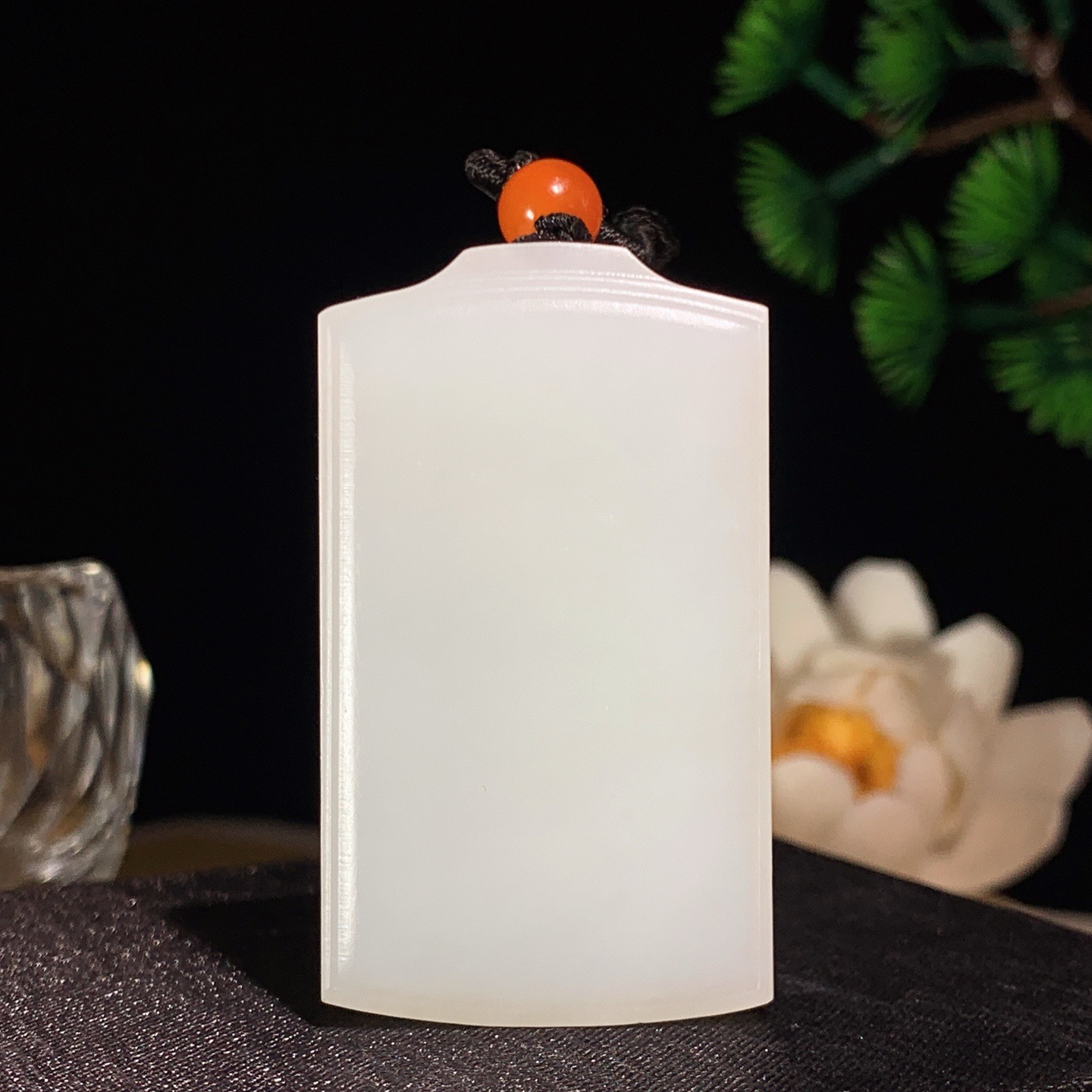 新疆和田玉白玉平安无事牌挂件 尺寸50/29/9重32克 玉质细腻油润 底色纯净 脂粉好，品质好。lt260402