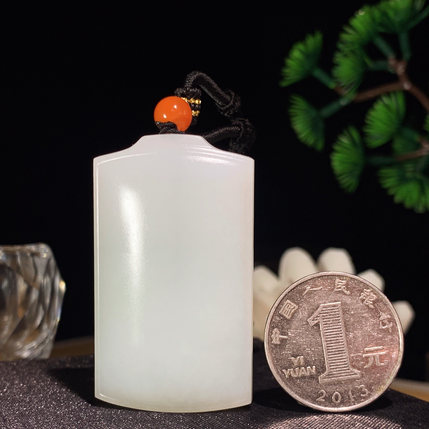 新疆和田玉白玉平安无事牌挂件 尺寸50/29/9重32克 玉质细腻油润 底色纯净 脂粉好，品质好。lt260402