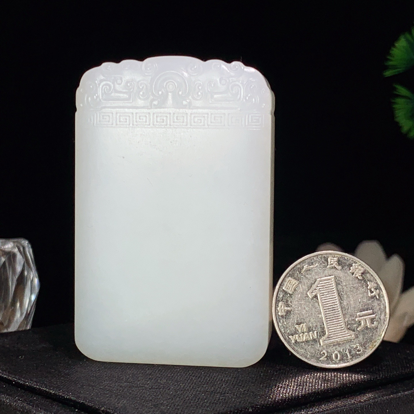 和田玉白玉羊脂白平安无事牌挂件 尺寸66/42/17重125克 玉质细腻油润 底色纯净 脂粉好，品质好。lt260402